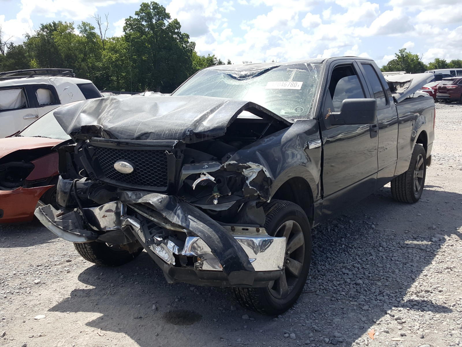 Photo 2 from auction – 2005 FORD F150 with VIN 1FTRX12W25NA47714