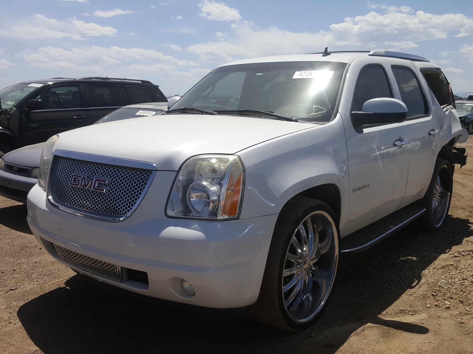 Photo 2 from auction – 2007 GMC YUKON DENA with VIN 1GKFK63847J362897