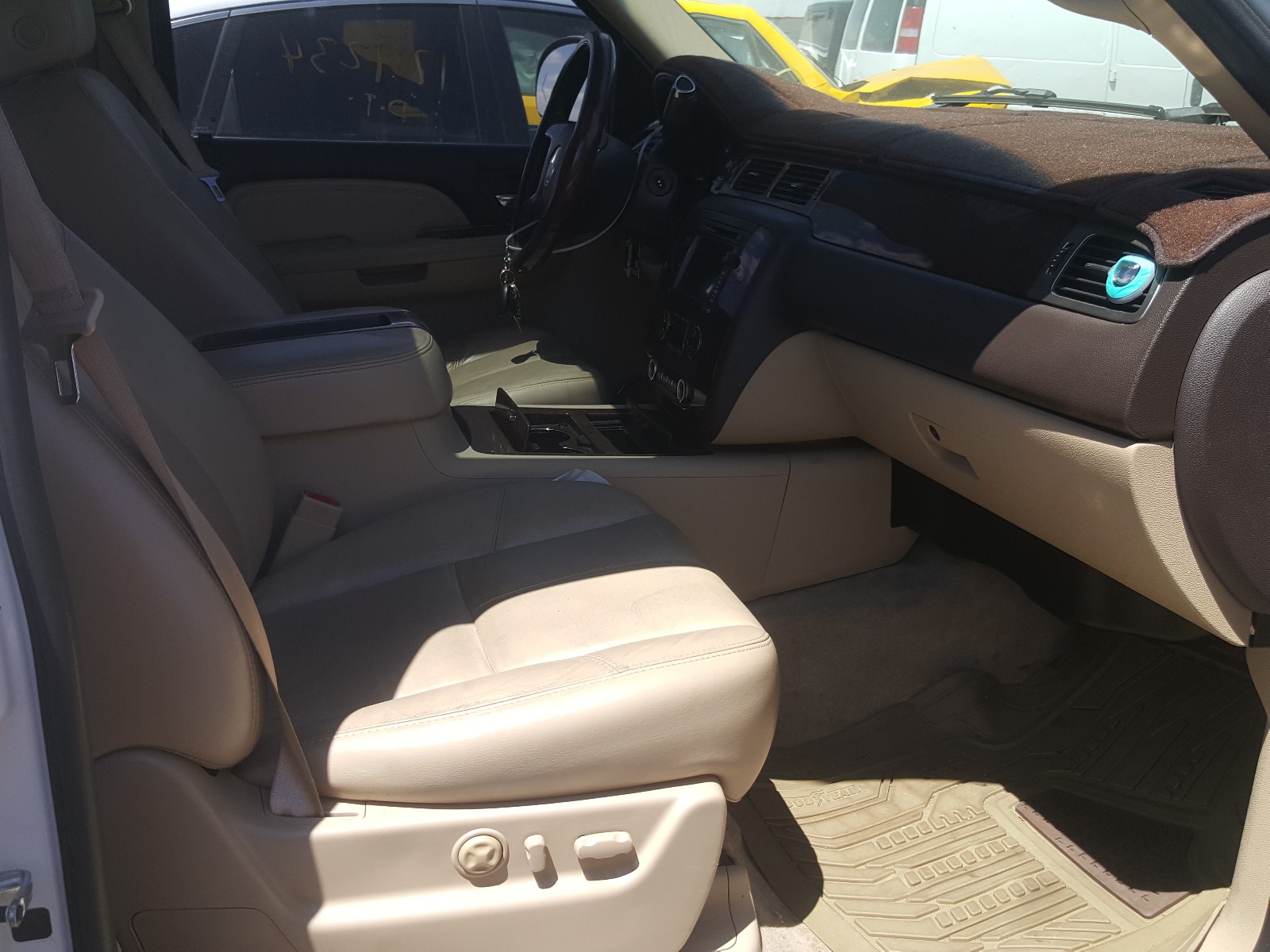Photo 5 from auction – 2007 GMC YUKON DENA with VIN 1GKFK63847J362897