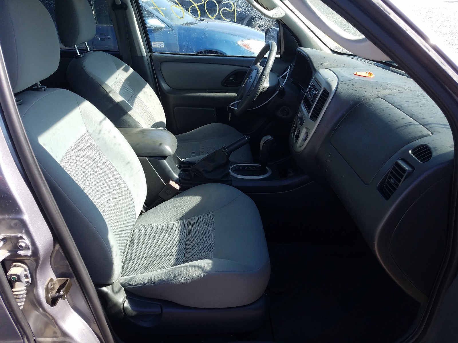 Photo 5 from auction – 2007 FORD ESCAPE XLT with VIN 1FMYU93107KC05960