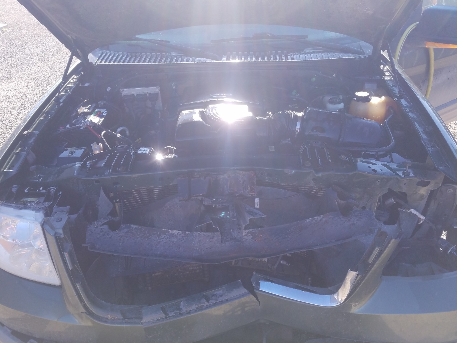 Zdjęcie 7 z aukcji – 2004 FORD EXPEDITION z VIN 1FMFU18L84LA17566