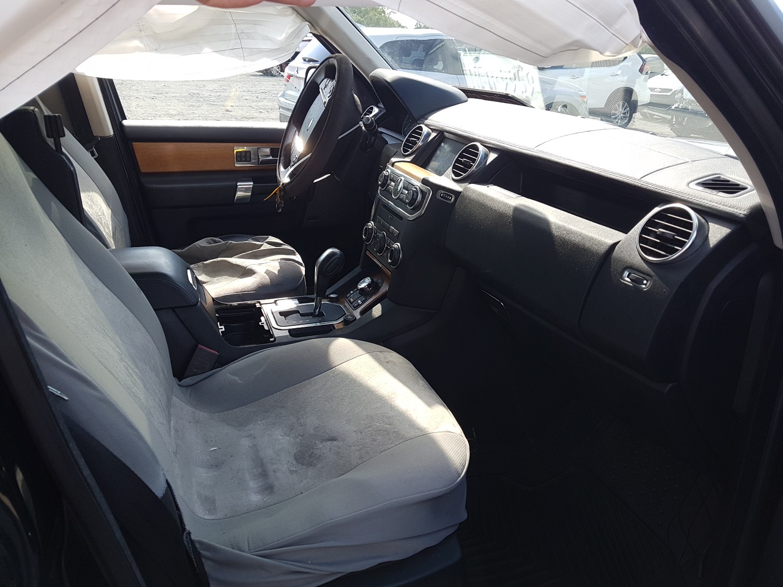 Photo 5 from auction – 2013 LAND ROVER LR4 HSE LU with VIN SALAK2D42DA699714