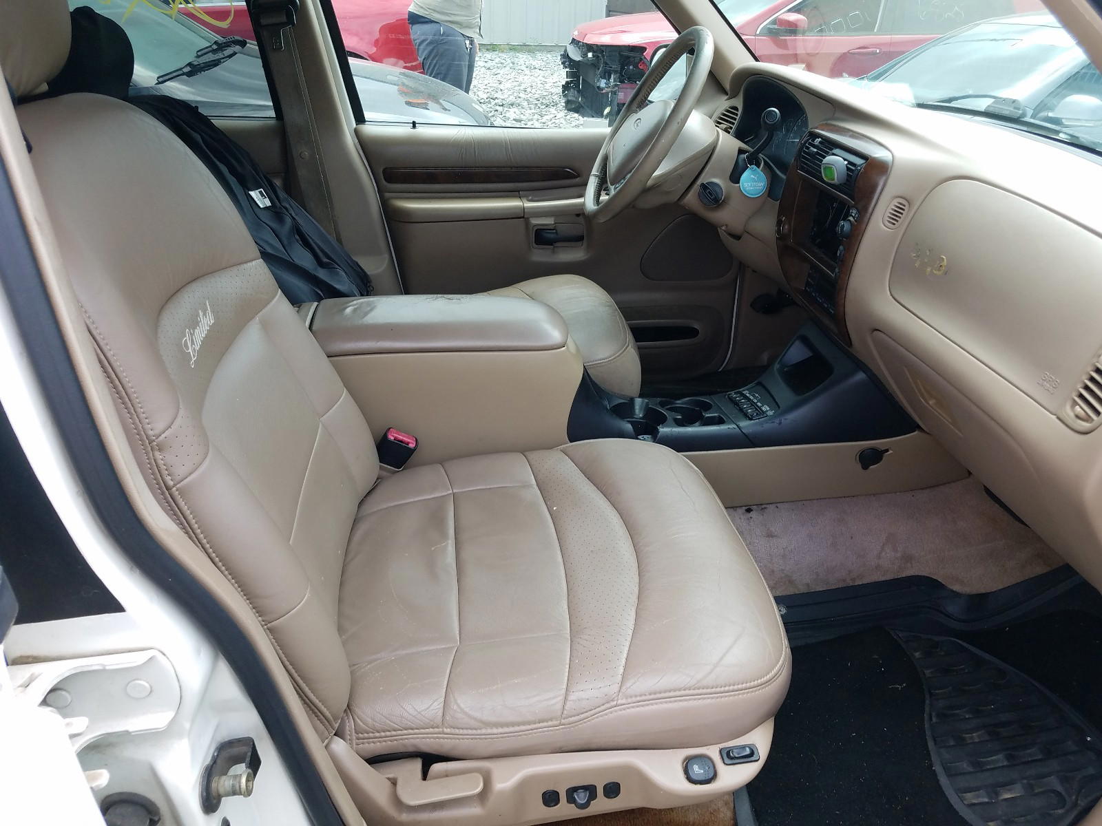 Photo 5 from auction – 2000 FORD EXPLORER with VIN 1FMZU65P2YZB39022