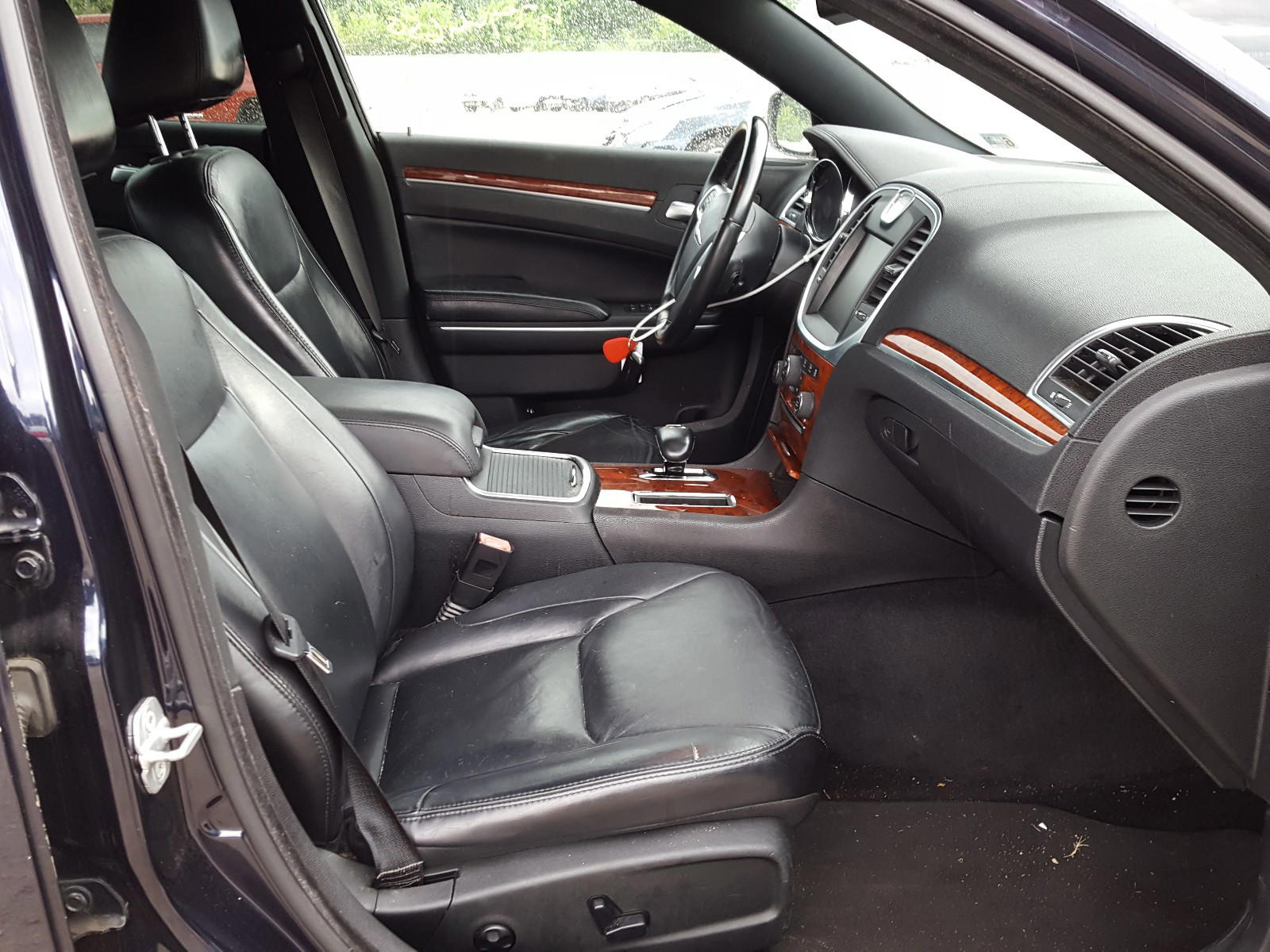 Photo 5 from auction – 2012 CHRYSLER 300 LIMITE with VIN 2C3CCACG8CH310162