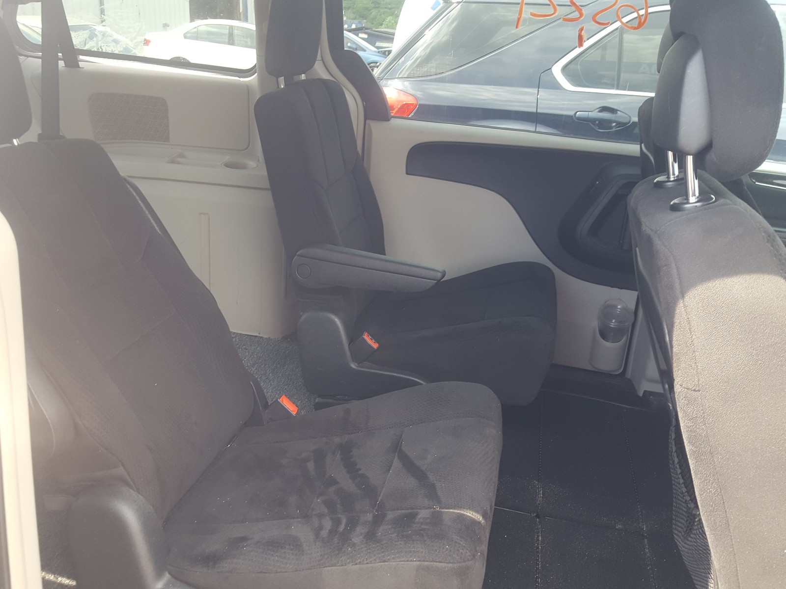 Photo 6 from auction – 2012 CHRYSLER TOWN & COU with VIN 2C4RC1BG3CR140309