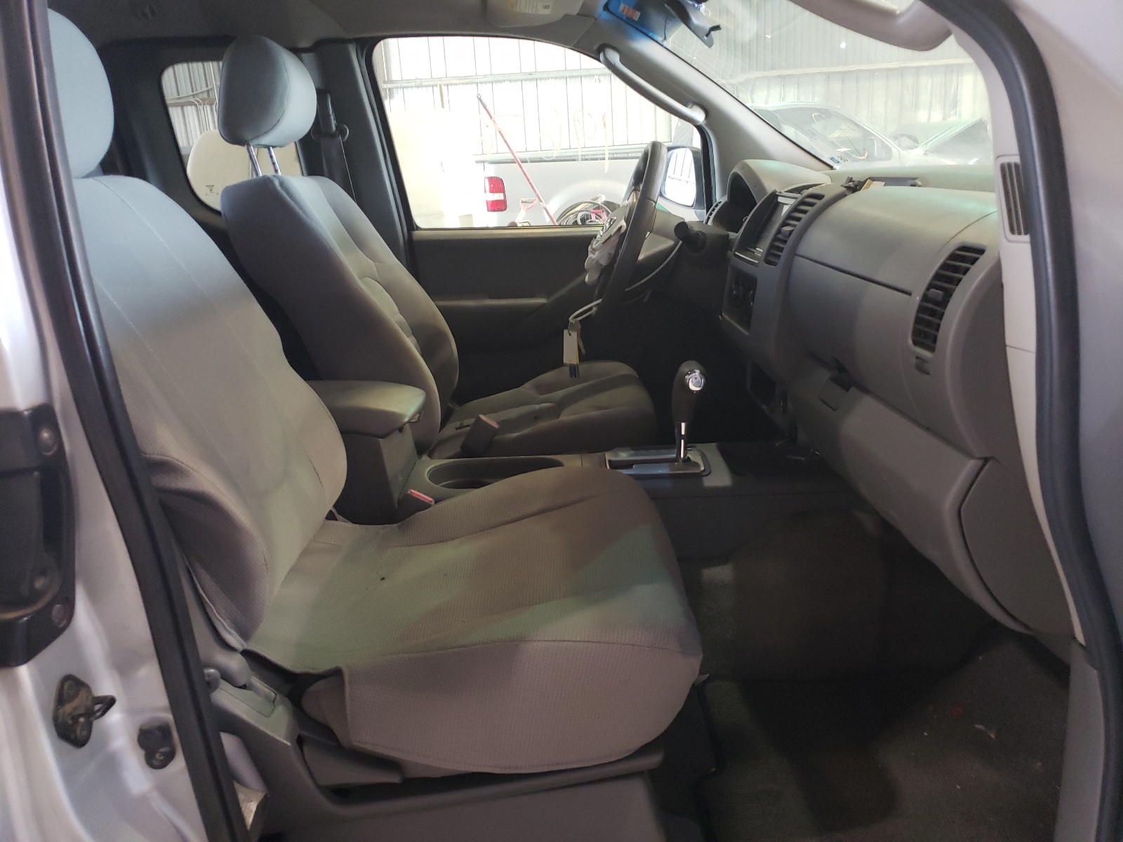 Photo 5 from auction – 2005 NISSAN FRONTIER K with VIN 1N6BD06T25C457975