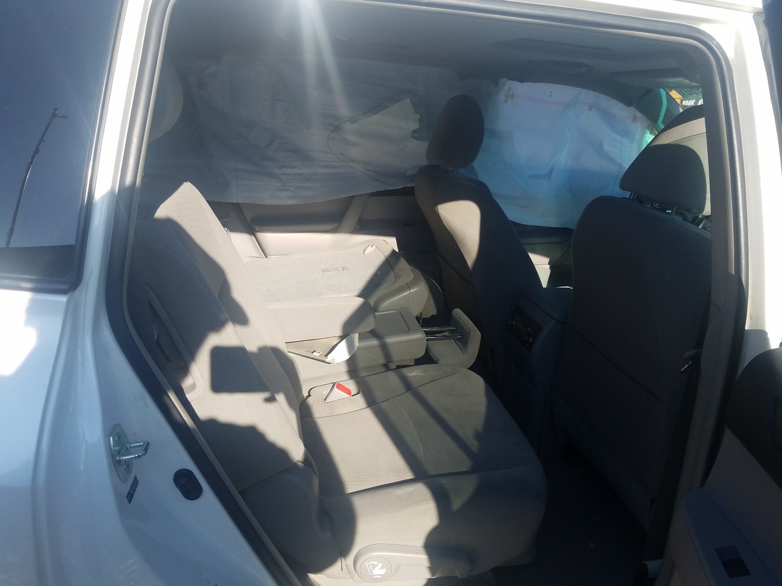 Photo 6 from auction – 2010 TOYOTA HIGHLANDER with VIN 5TDBK3EH5AS001274