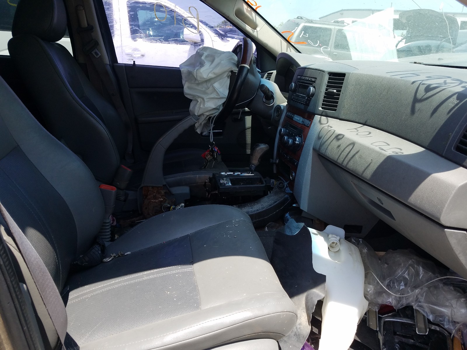 Photo 5 from auction – 2006 JEEP GRAND CHER with VIN 1J4HR58N26C162641
