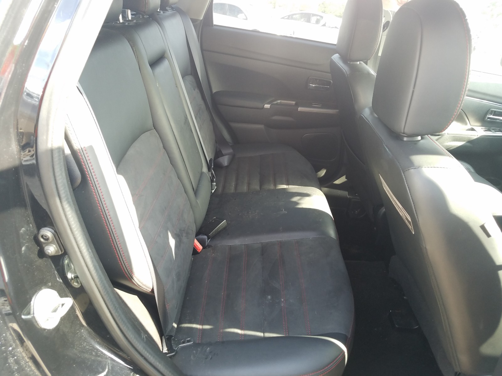 Photo 6 from auction – 2018 MITSUBISHI OUTLANDER with VIN JA4AP3AW0JZ032457