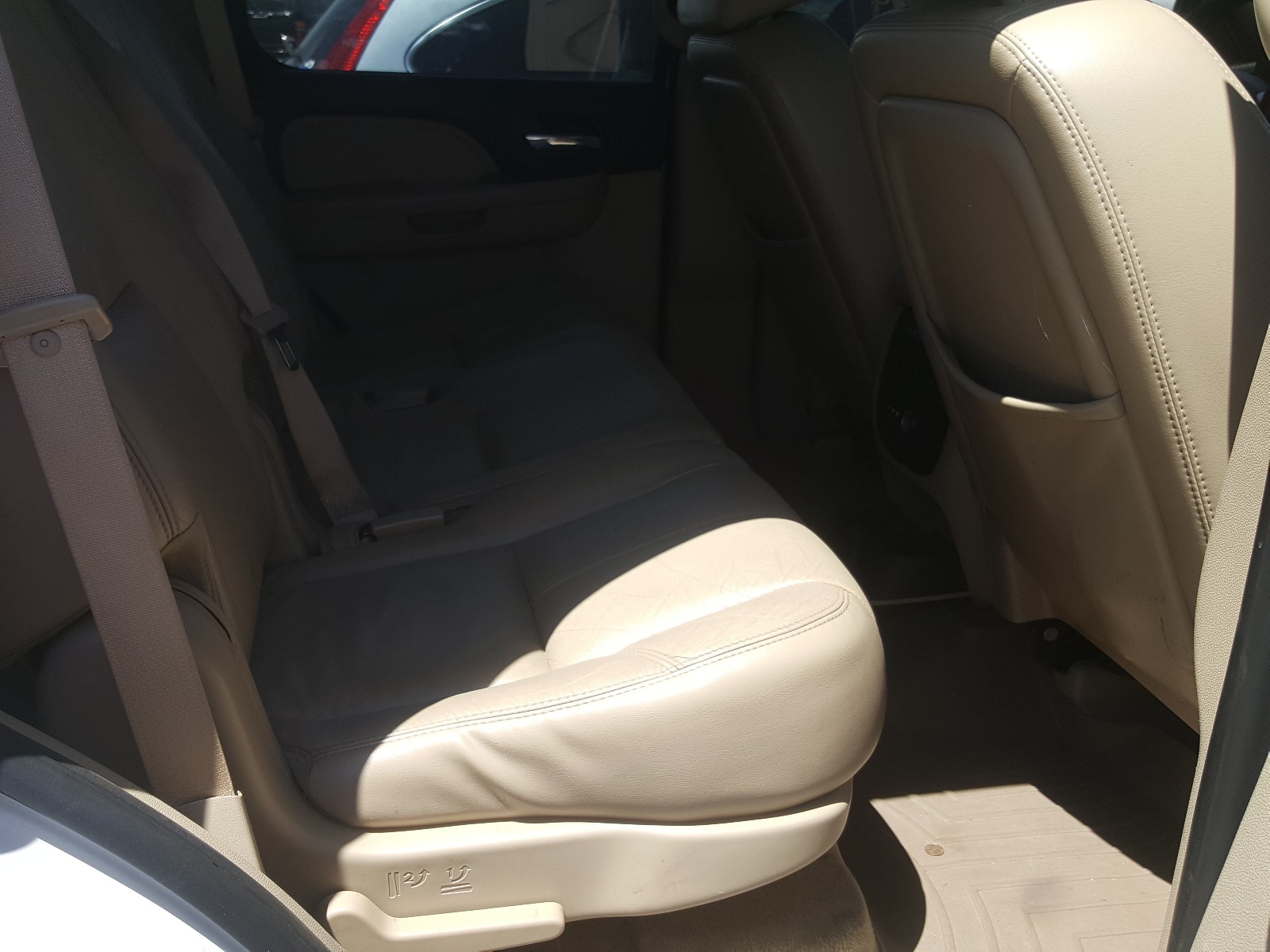Photo 6 from auction – 2007 GMC YUKON DENA with VIN 1GKFK63847J362897