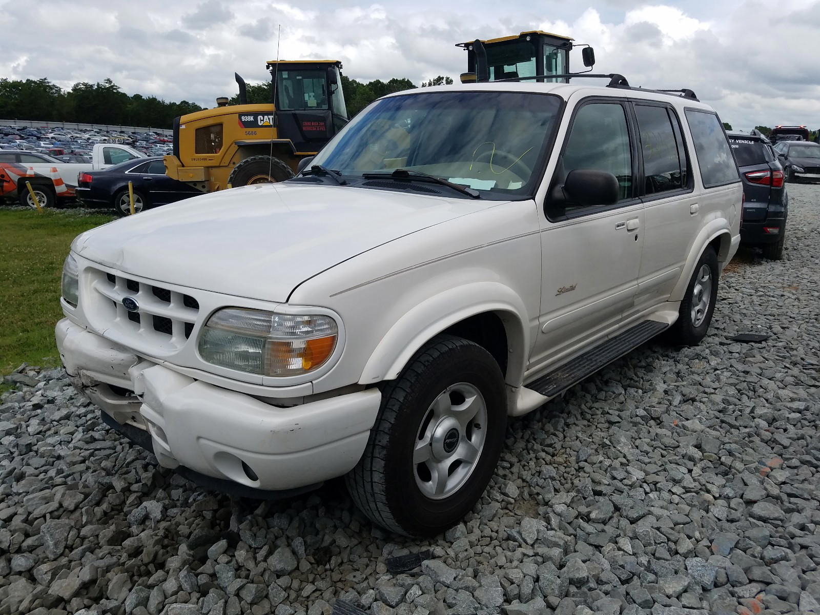 Photo 2 from auction – 2000 FORD EXPLORER with VIN 1FMZU65P2YZB39022