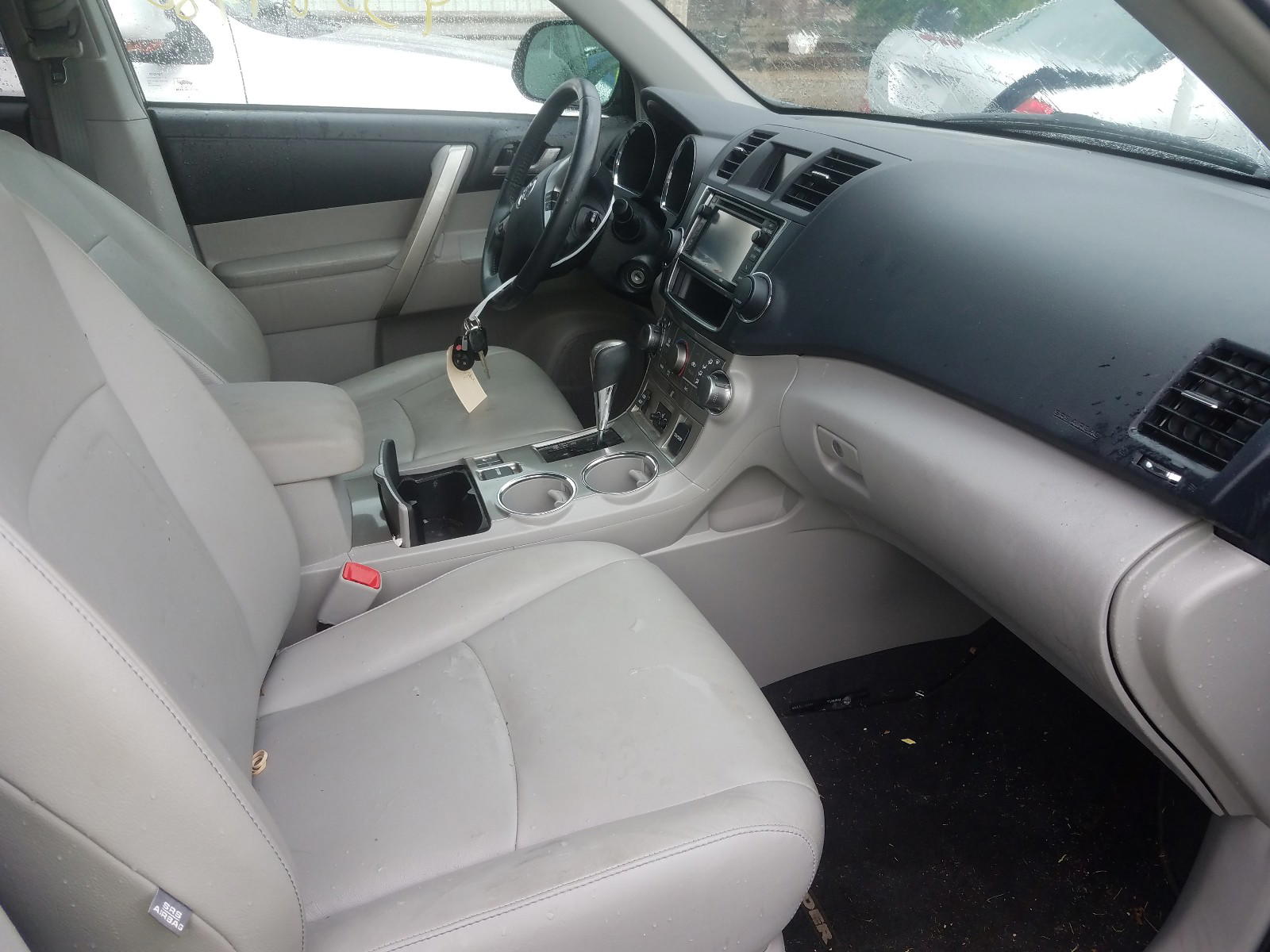 Photo 5 from auction – 2013 TOYOTA HIGHLANDER with VIN 5TDBK3EHXDS271203