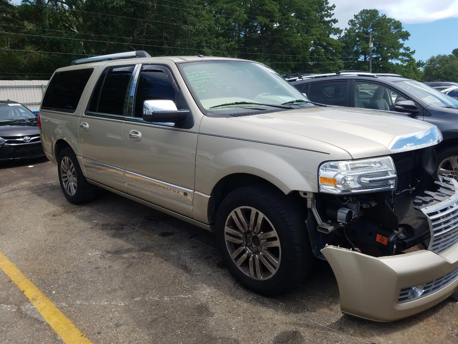 LINCOLN NAVIGATOR 2007 with VIN 5LMFL27587LJ13081 - Photo from auction