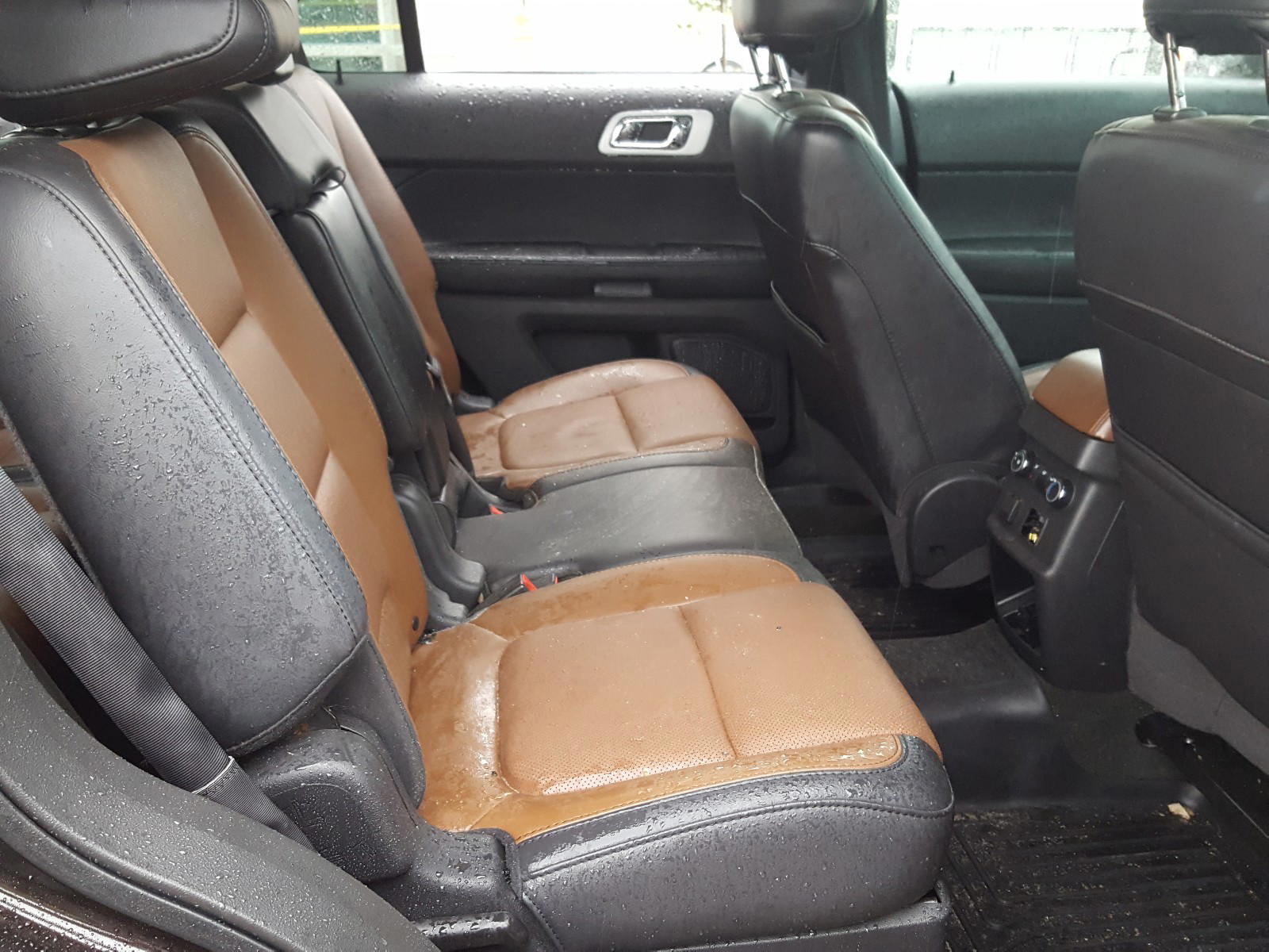 Photo 6 from auction – 2014 FORD EXPLORER L with VIN 1FM5K8F89EGC41335