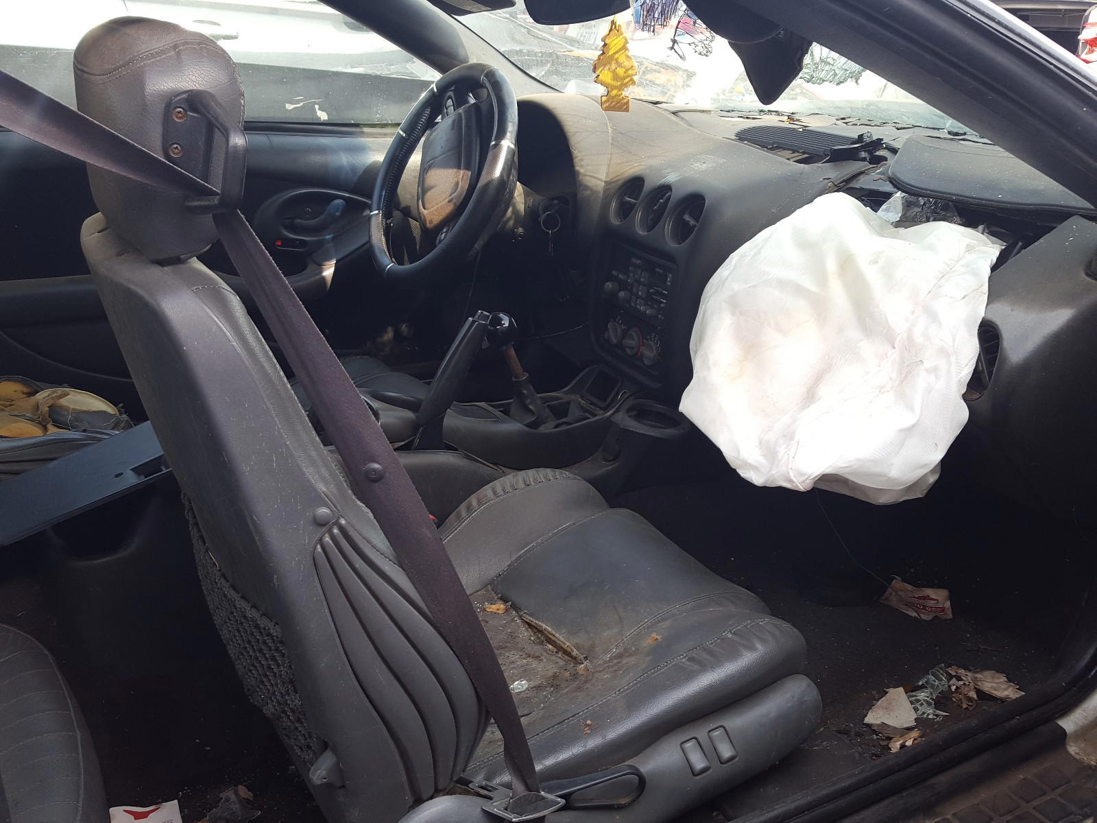 Photo 5 from auction – 2001 PONTIAC FIREBIRD with VIN 2G2FS22K212107005