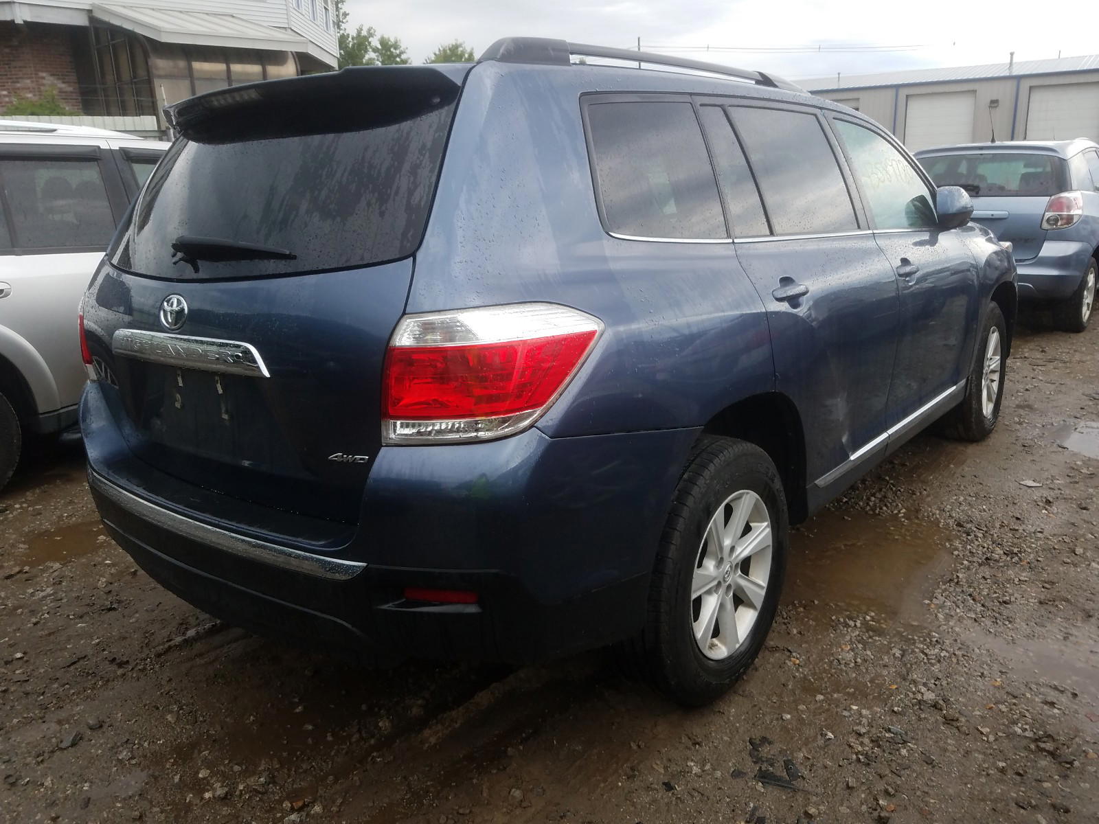 Photo 4 from auction – 2013 TOYOTA HIGHLANDER with VIN 5TDBK3EHXDS271203