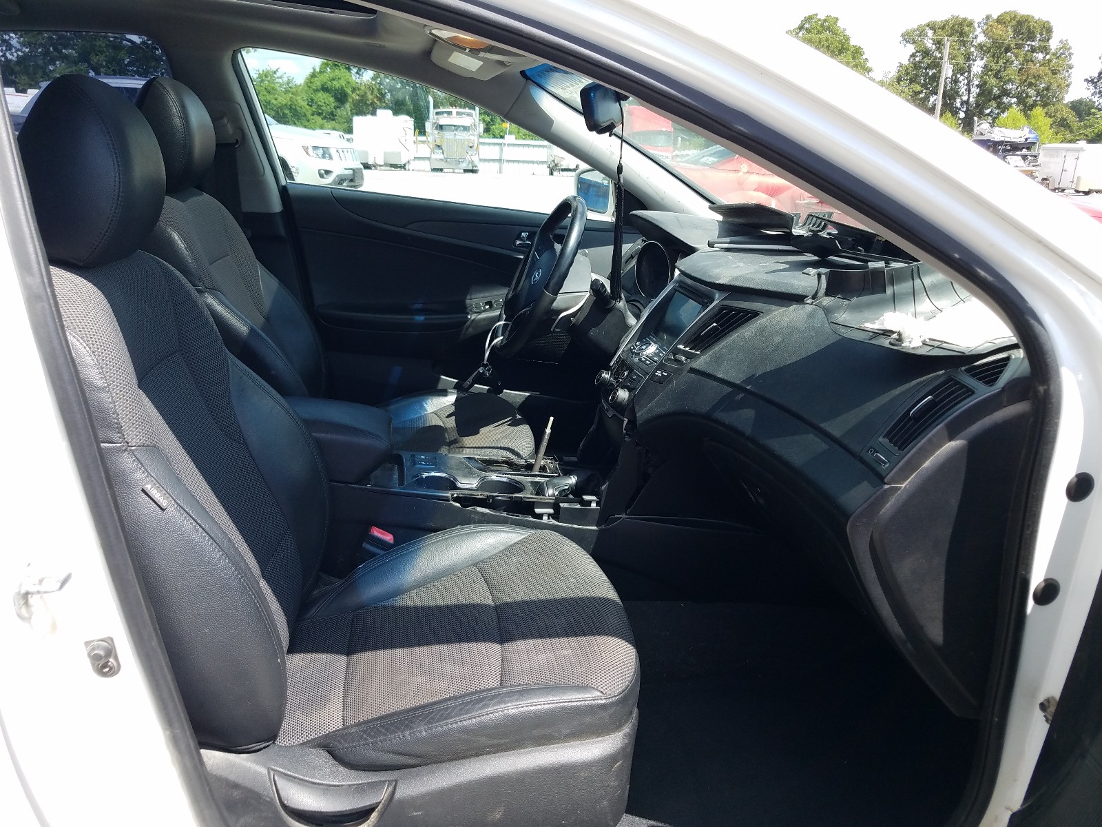 Photo 5 from auction – 2013 HYUNDAI SONATA SE with VIN 5NPEC4AC7DH580529
