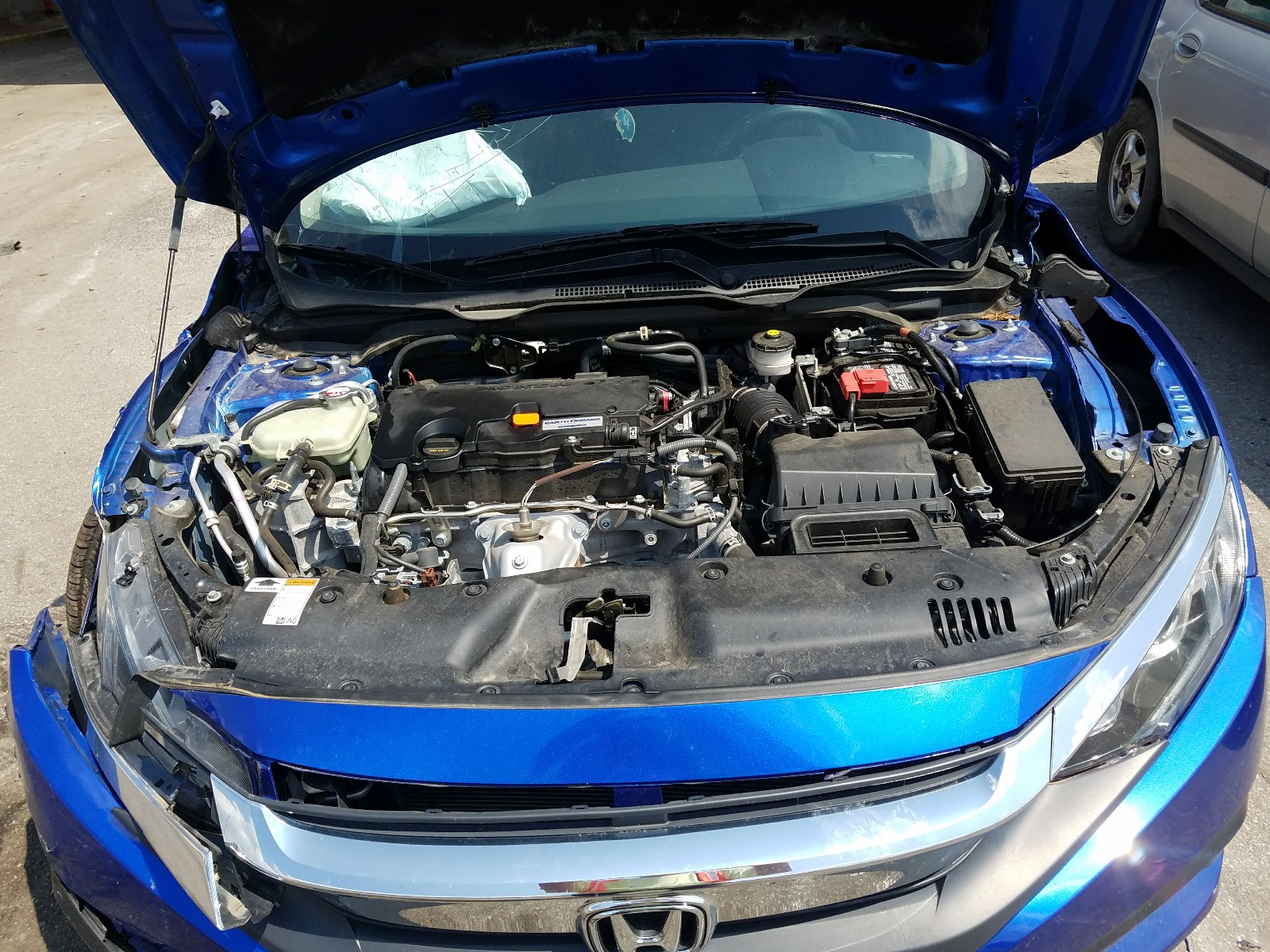 Photo 7 from auction – 2018 HONDA CIVIC LX with VIN 19XFC2F56JE020519