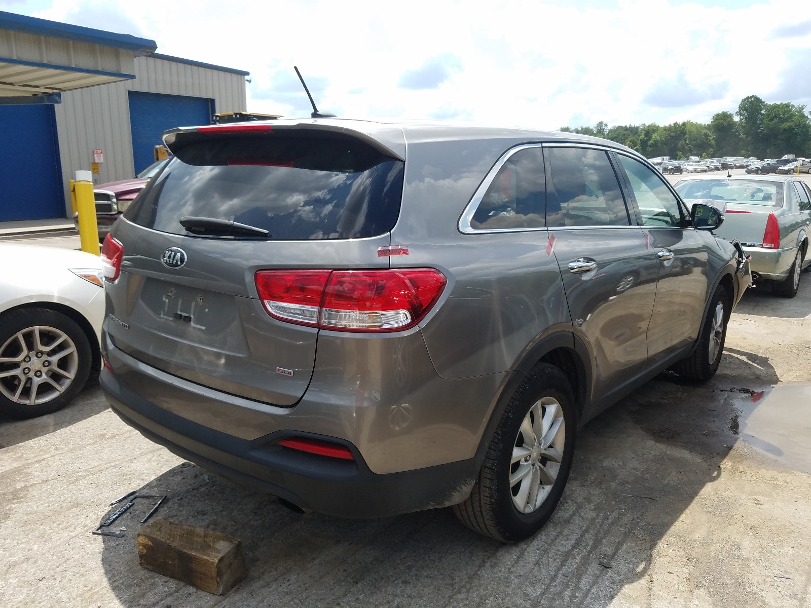 Photo 4 from auction – 2016 KIA SORENTO LX with VIN 5XYPG4A39GG016955