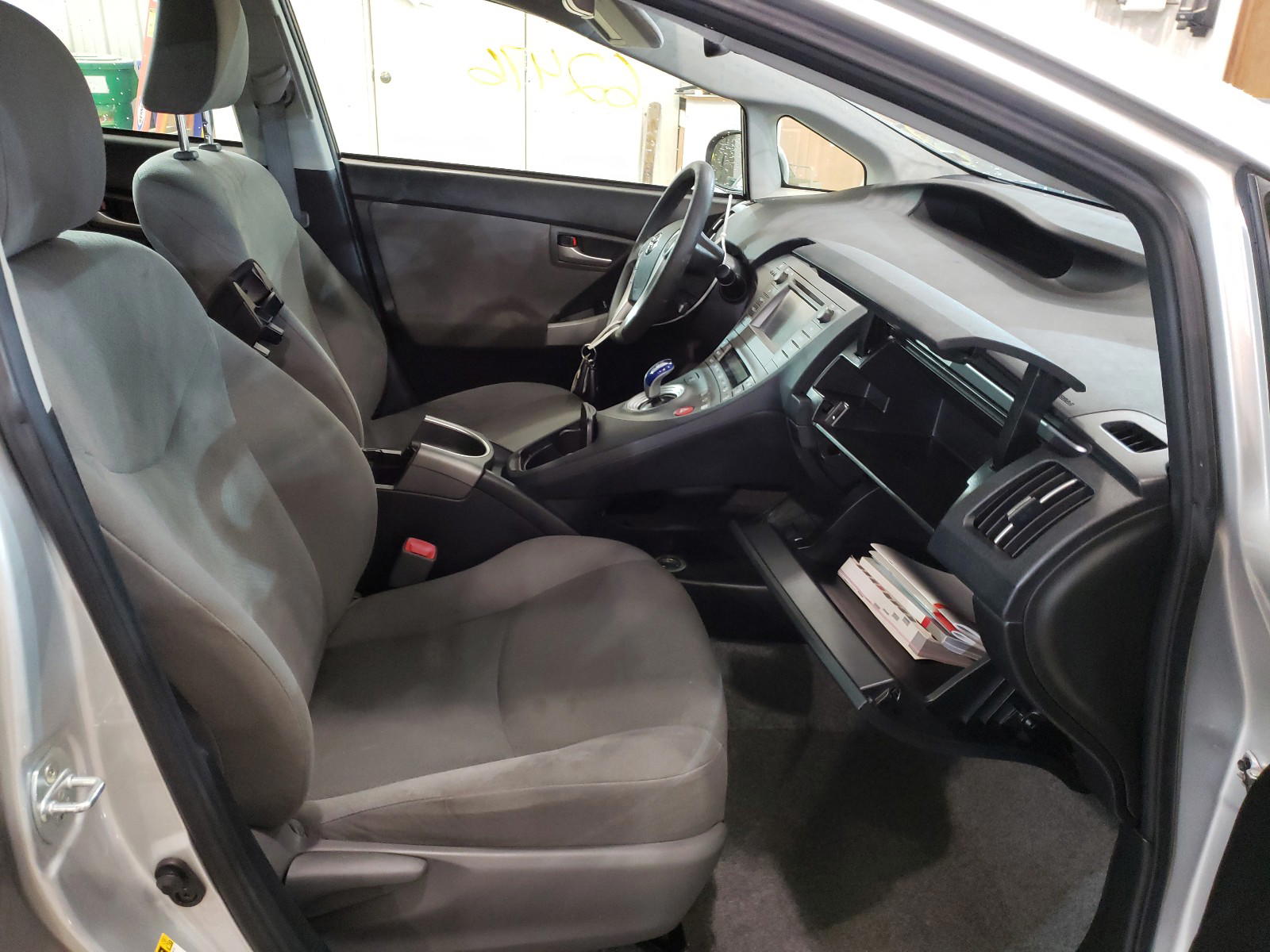 Photo 5 from auction – 2013 TOYOTA PRIUS with VIN JTDKN3DU5D5546973