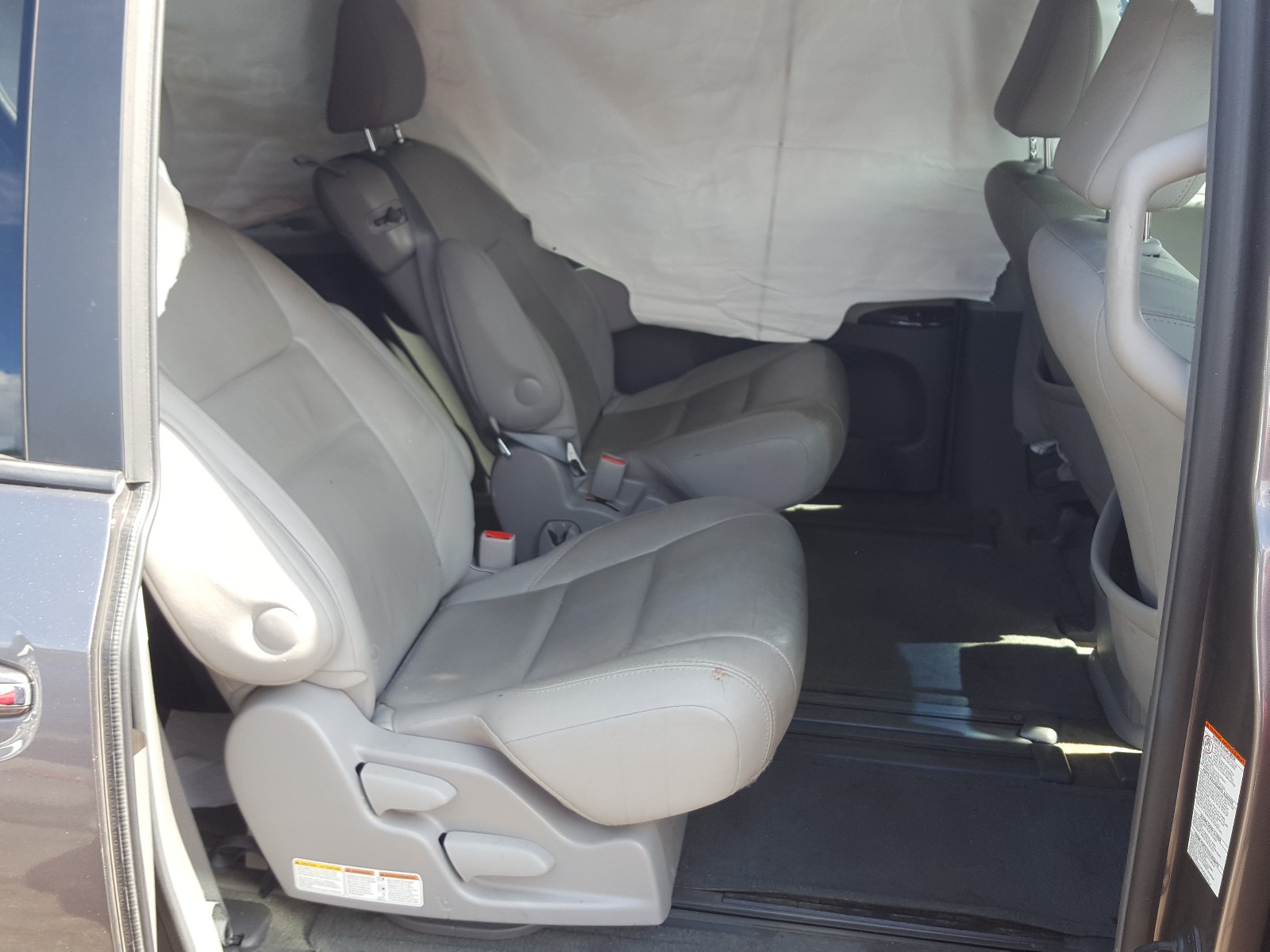 Photo 6 from auction – 2015 TOYOTA SIENNA XLE with VIN 5TDYK3DC1FS547612