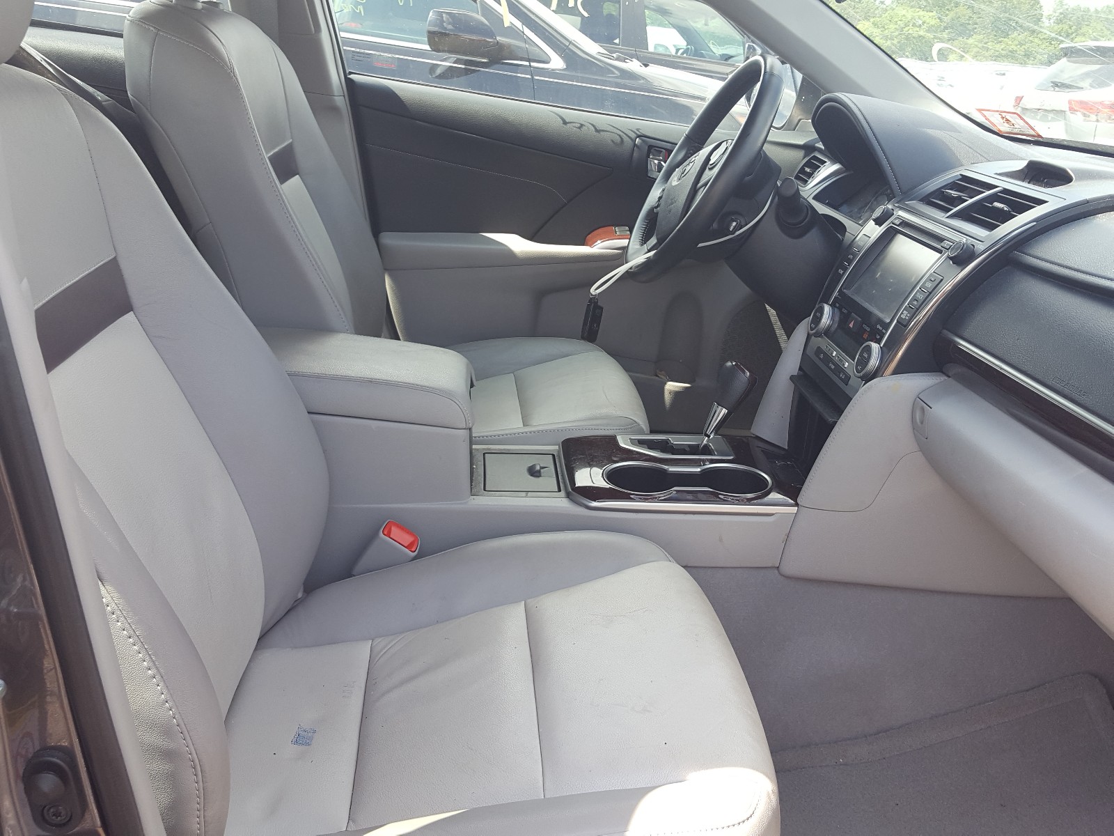 Photo 5 from auction – 2014 TOYOTA CAMRY SE with VIN 4T1BK1FK7EU026396