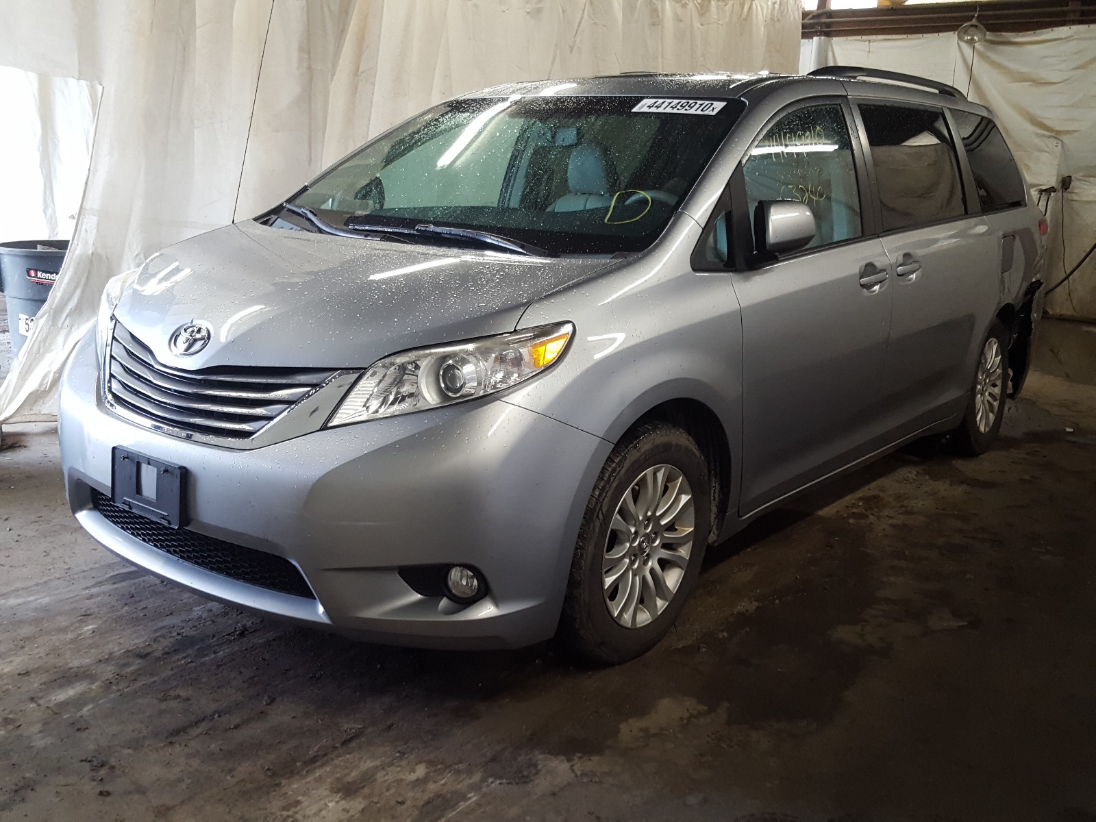 Photo 2 from auction – 2013 TOYOTA SIENNA XLE with VIN 5TDYK3DC7DS362106