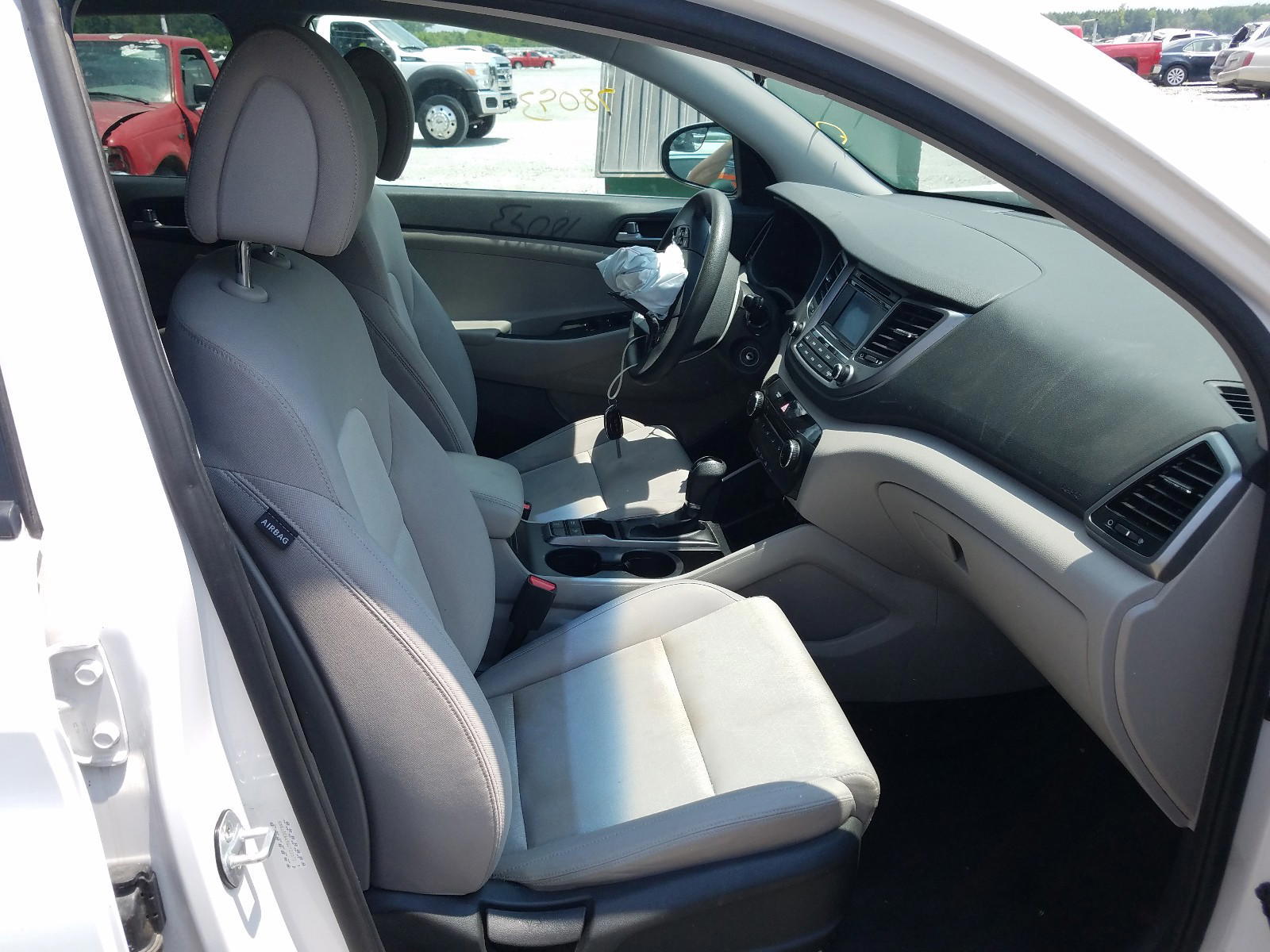 Photo 5 from auction – 2016 HYUNDAI TUCSON LIM with VIN KM8J3CA43GU122672