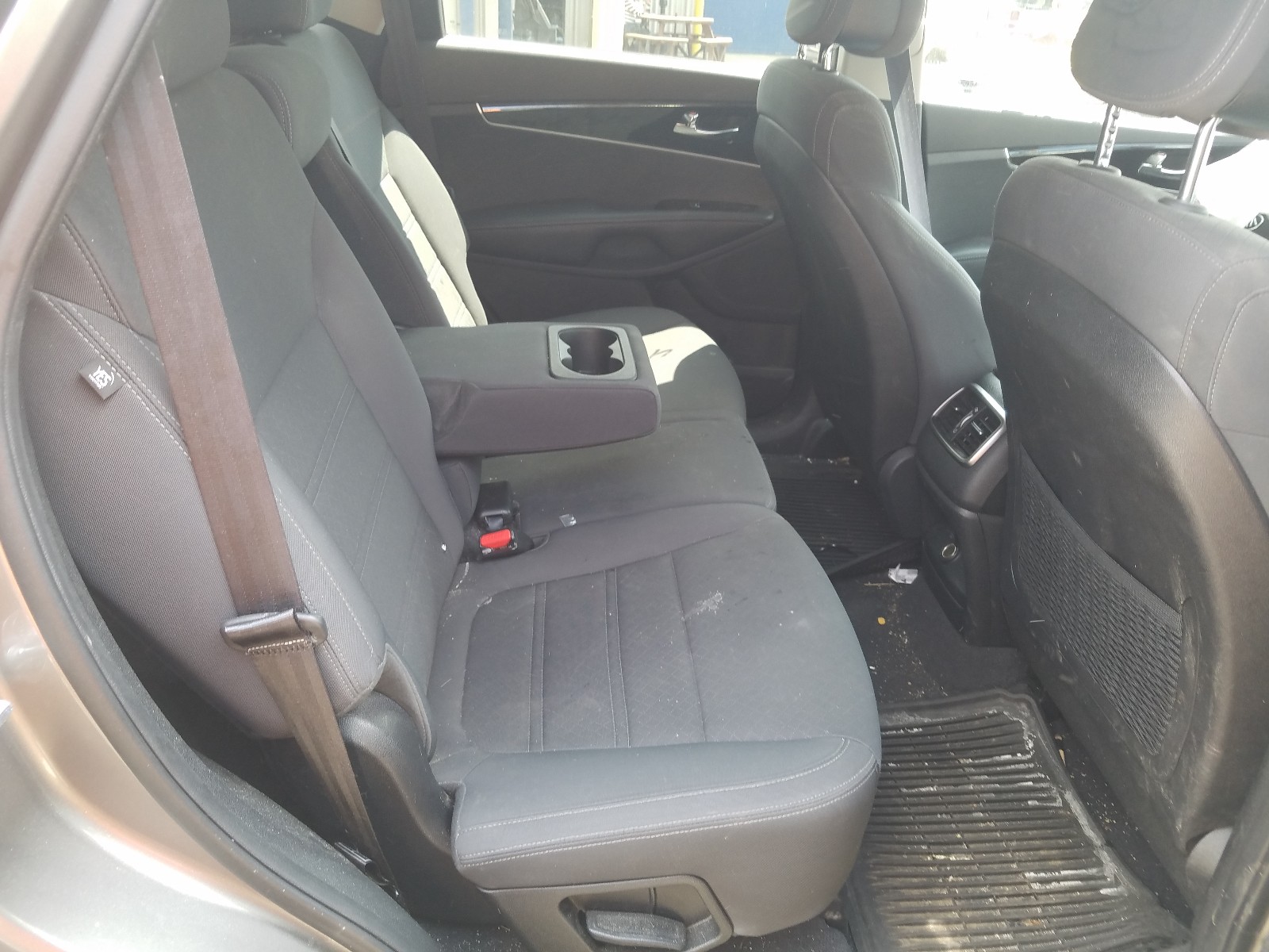 Photo 6 from auction – 2016 KIA SORENTO LX with VIN 5XYPG4A39GG016955