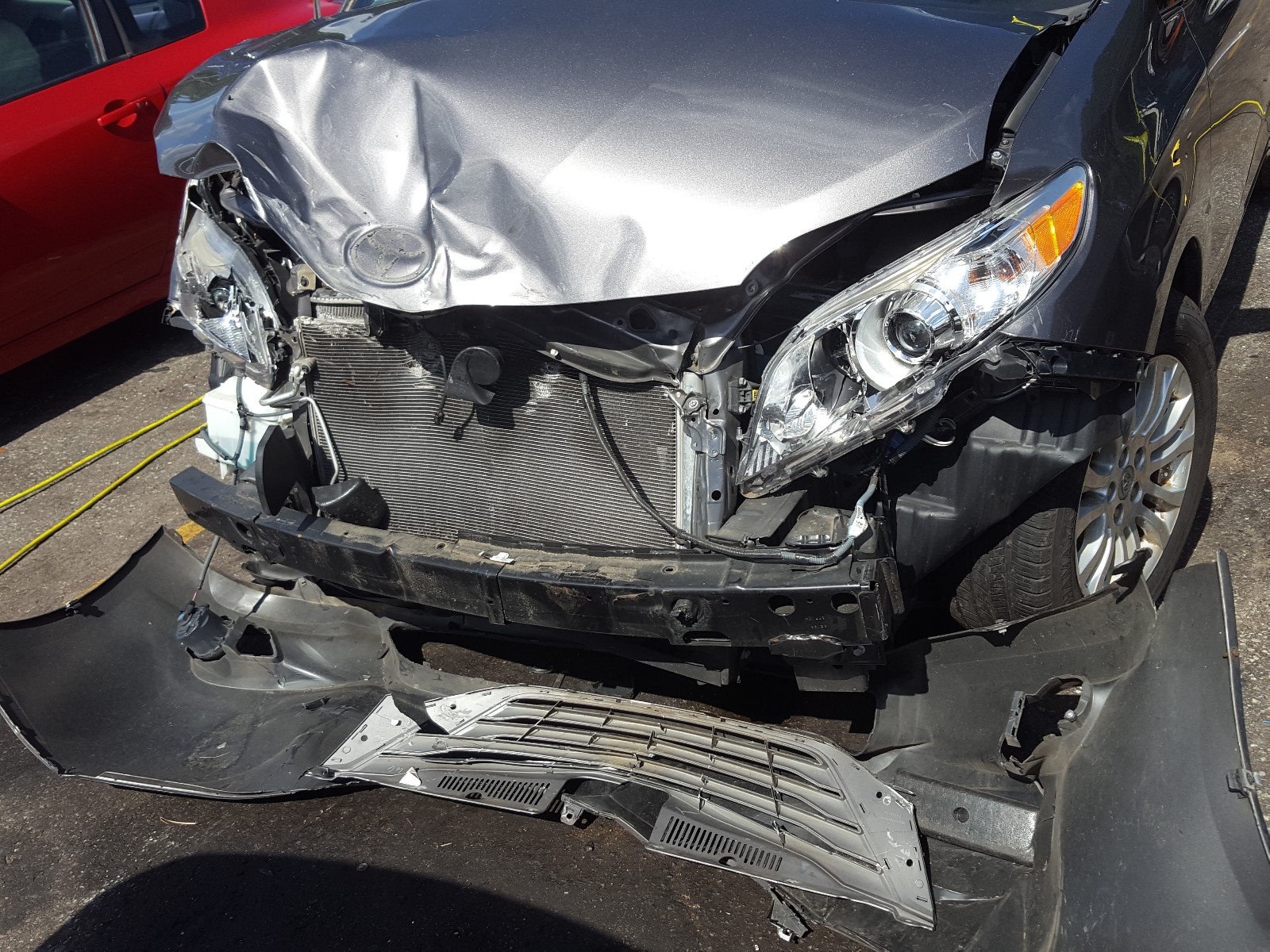 Photo 9 from auction – 2015 TOYOTA SIENNA XLE with VIN 5TDYK3DC1FS547612
