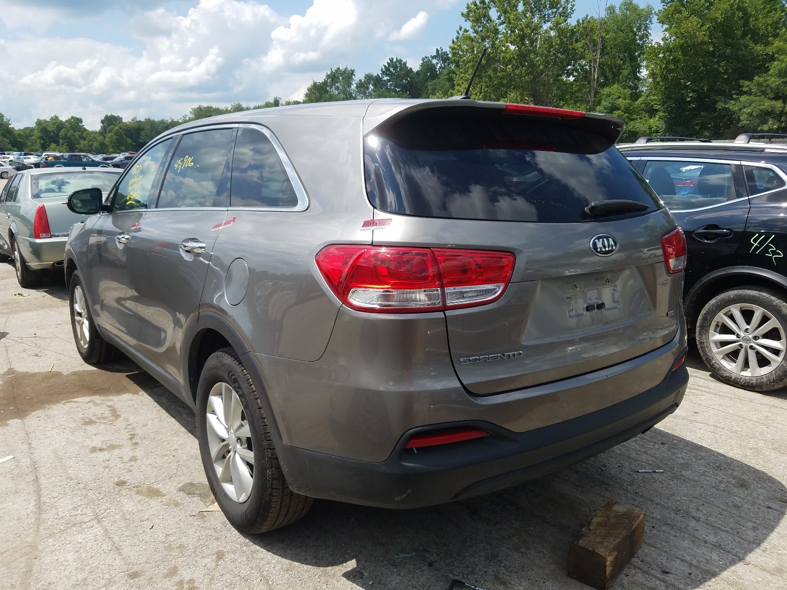 Photo 3 from auction – 2016 KIA SORENTO LX with VIN 5XYPG4A39GG016955