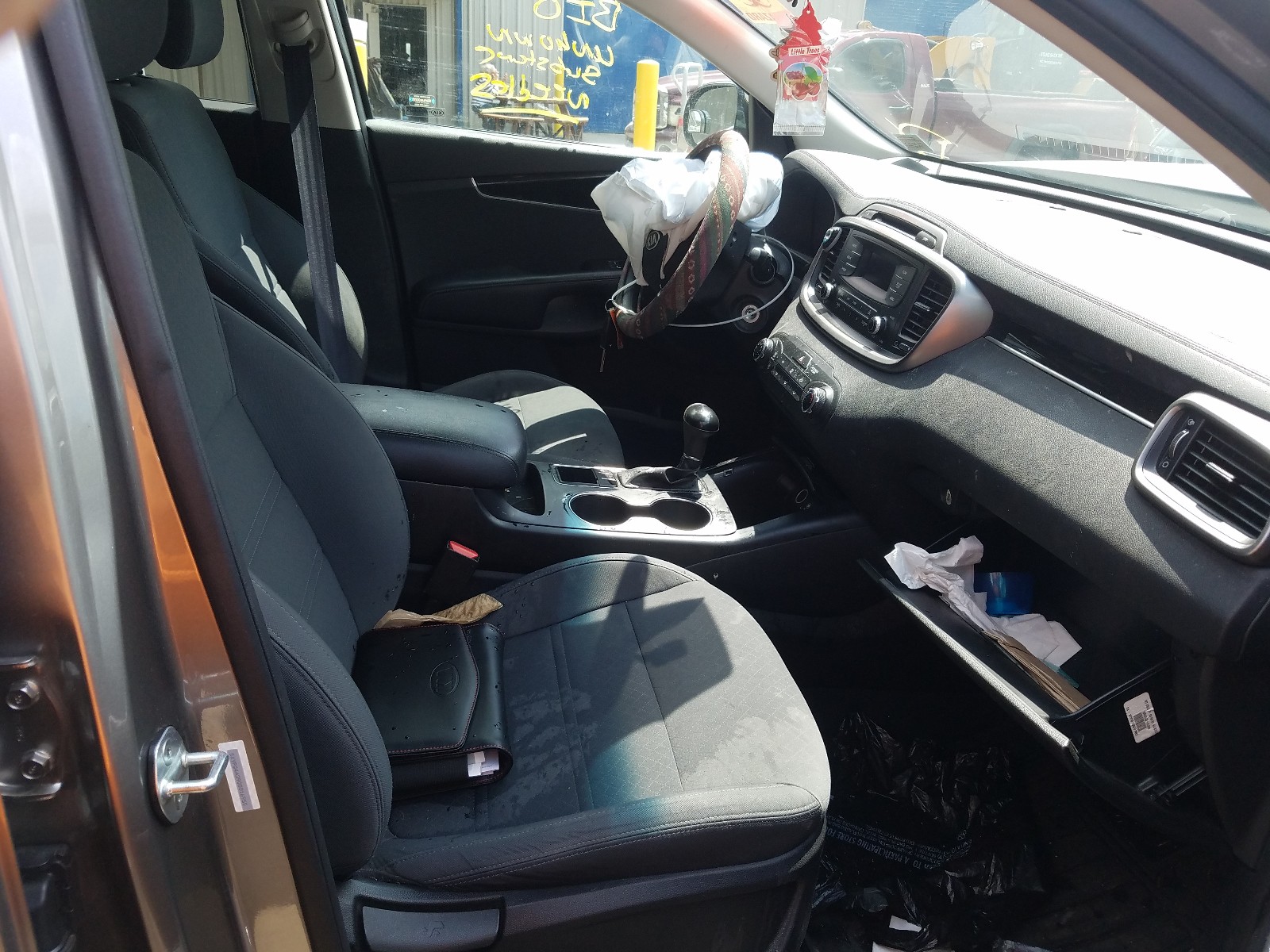 Photo 5 from auction – 2016 KIA SORENTO LX with VIN 5XYPG4A39GG016955