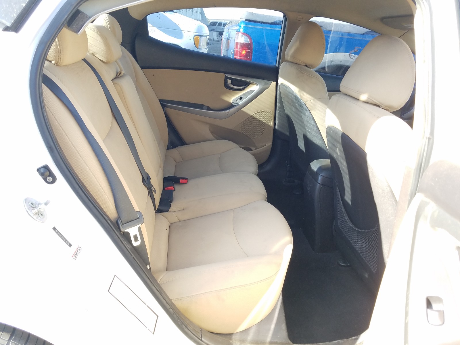 Photo 6 from auction – 2011 HYUNDAI ELANTRA GL with VIN 5NPDH4AE5BH024246