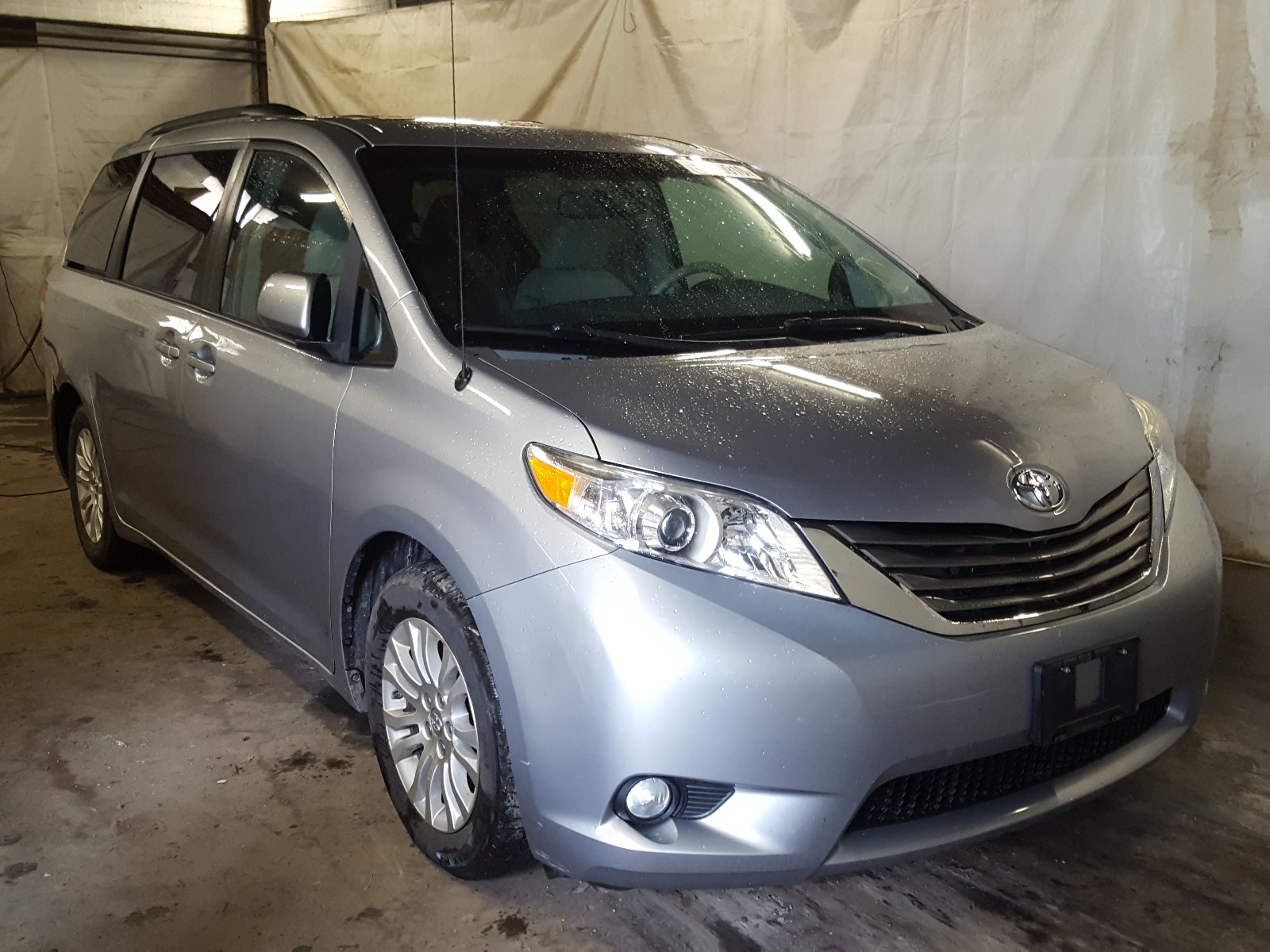 TOYOTA SIENNA XLE 2013 with VIN 5TDYK3DC7DS362106 - Photo from auction