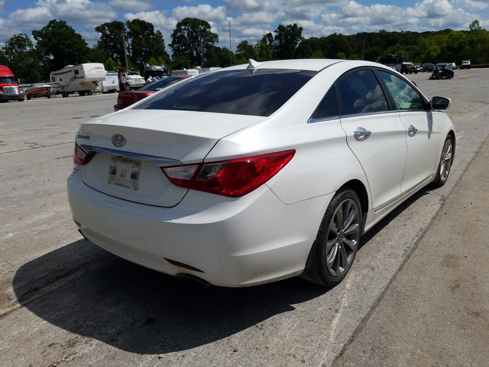 Photo 4 from auction – 2013 HYUNDAI SONATA SE with VIN 5NPEC4AC7DH580529