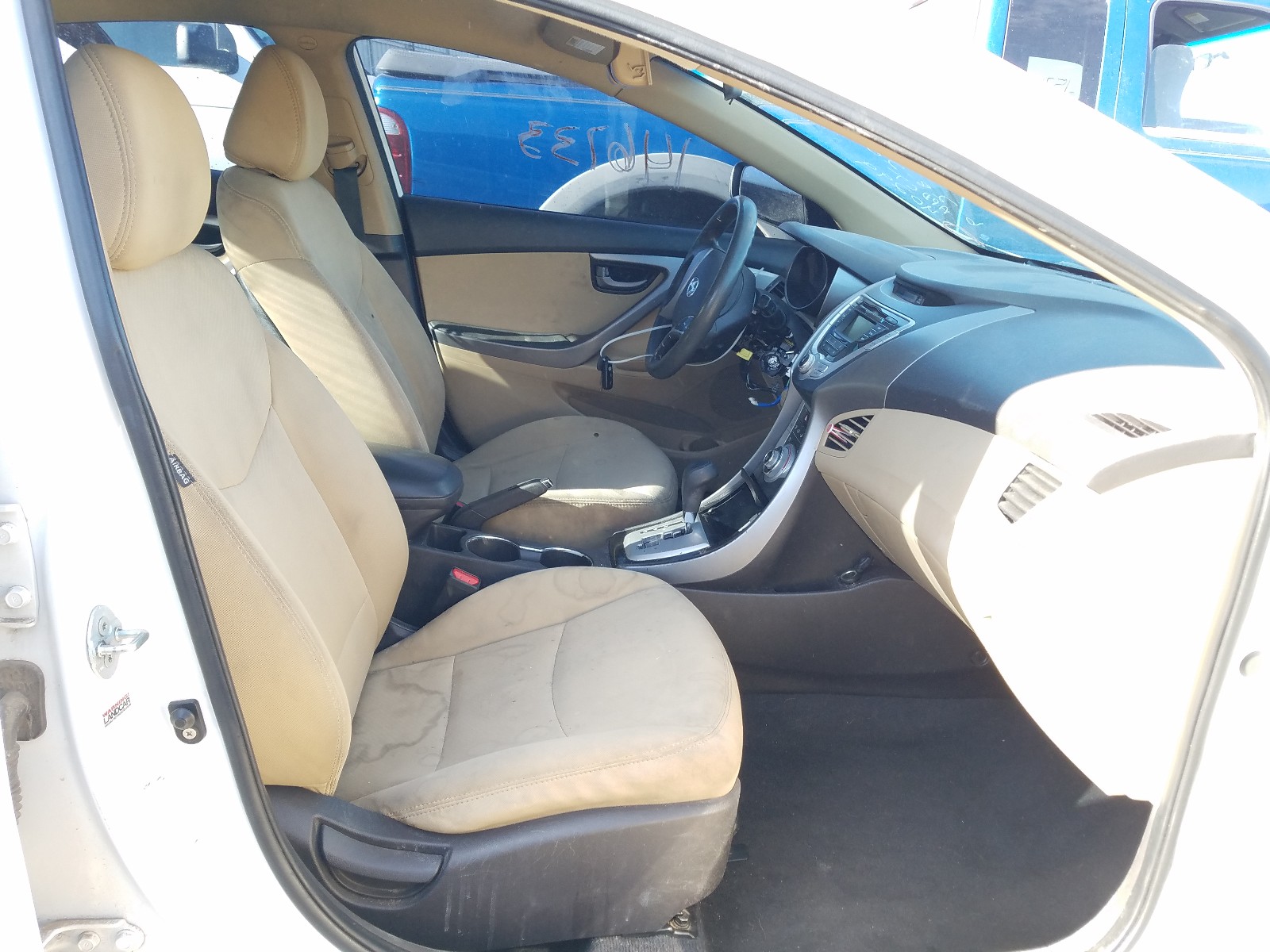Photo 5 from auction – 2011 HYUNDAI ELANTRA GL with VIN 5NPDH4AE5BH024246
