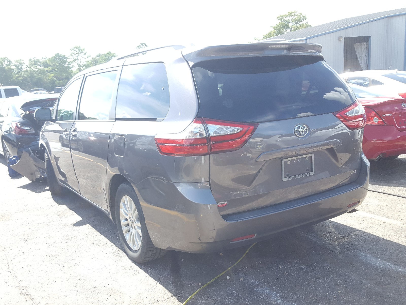 Photo 3 from auction – 2015 TOYOTA SIENNA XLE with VIN 5TDYK3DC1FS547612