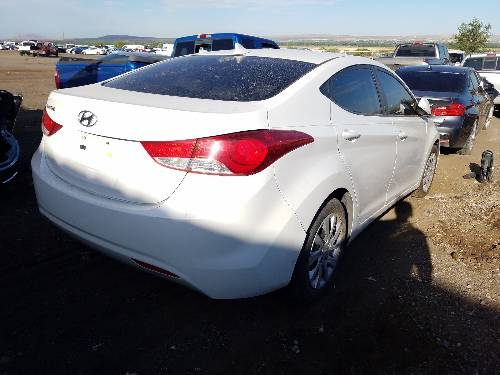 Photo 4 from auction – 2011 HYUNDAI ELANTRA GL with VIN 5NPDH4AE5BH024246