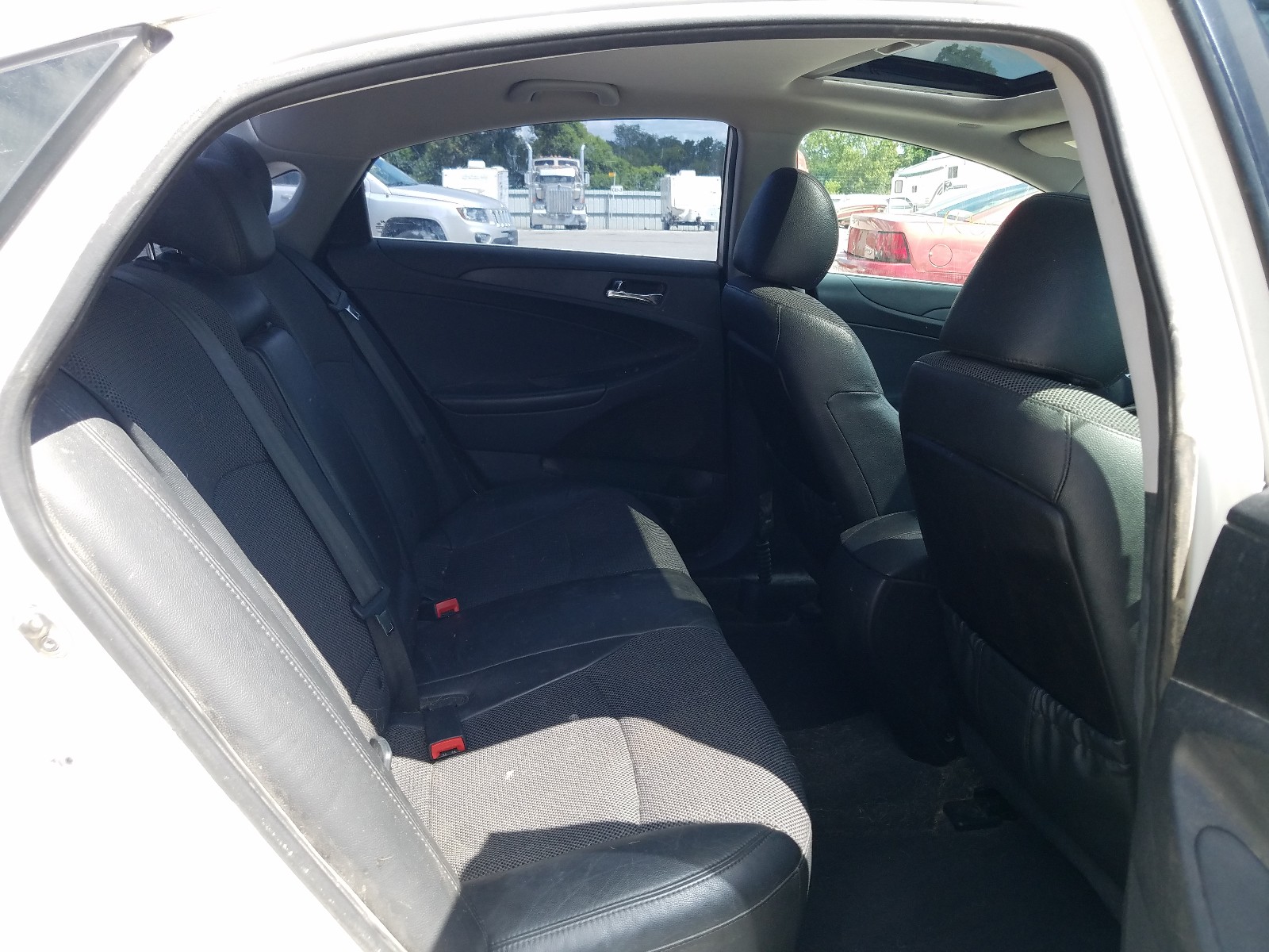 Photo 6 from auction – 2013 HYUNDAI SONATA SE with VIN 5NPEC4AC7DH580529
