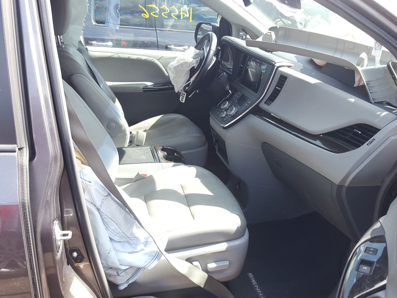 Photo 5 from auction – 2015 TOYOTA SIENNA XLE with VIN 5TDYK3DC1FS547612
