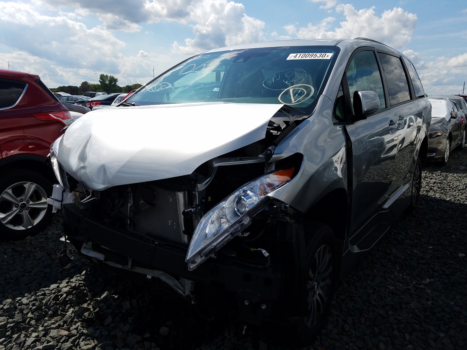 Photo 2 from auction – 2020 TOYOTA SIENNA XLE with VIN 5TDYZ3DC0LS033905