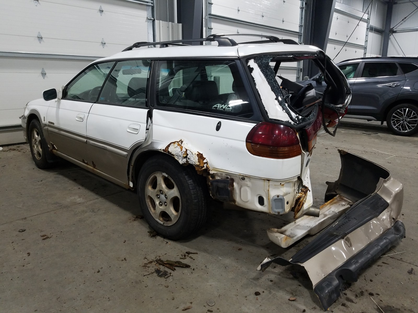 Photo 3 from auction – 1998 SUBARU LEGACY with VIN 4S3BG6857W7636888