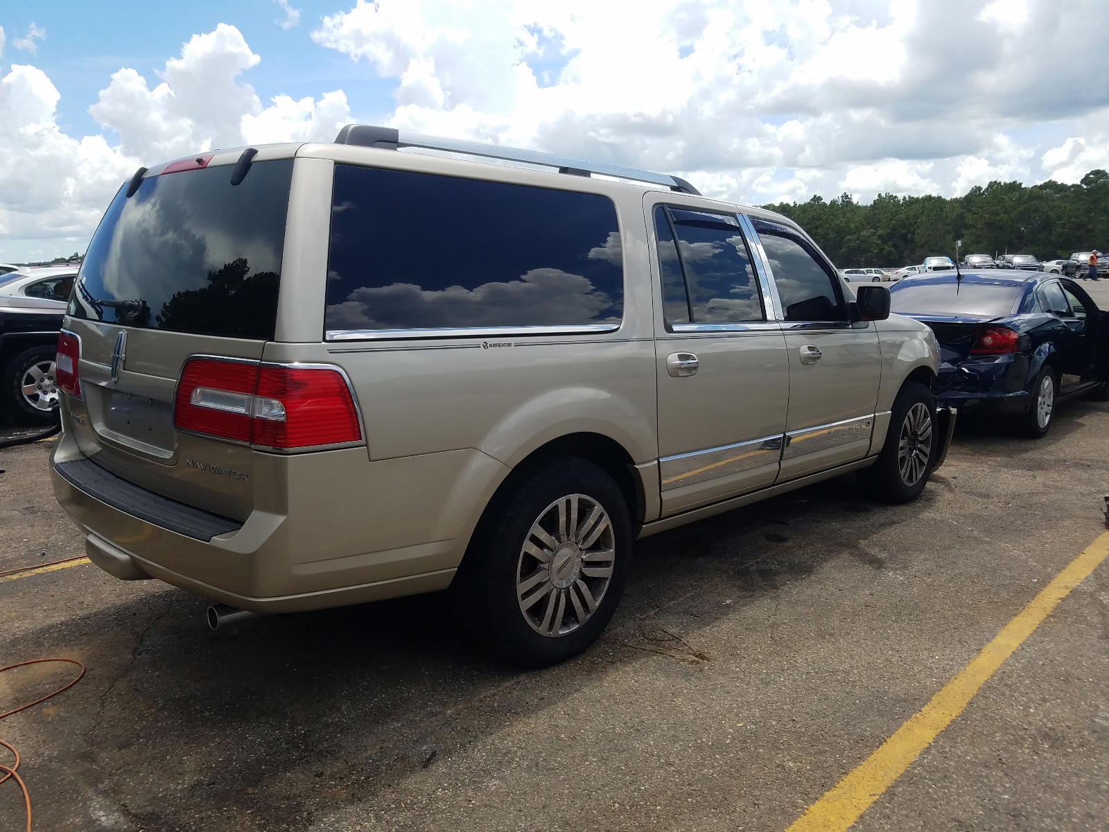 Photo 4 from auction – 2007 LINCOLN NAVIGATOR with VIN 5LMFL27587LJ13081
