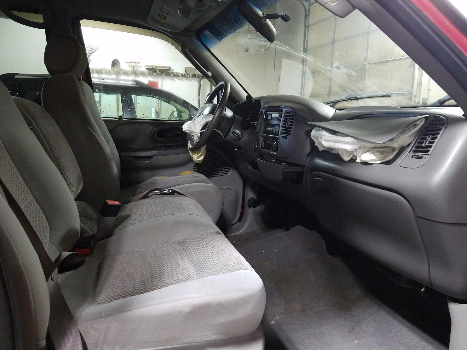 Photo 5 from auction – 2002 FORD F150 SUPER with VIN 1FTRW08L72KD39012
