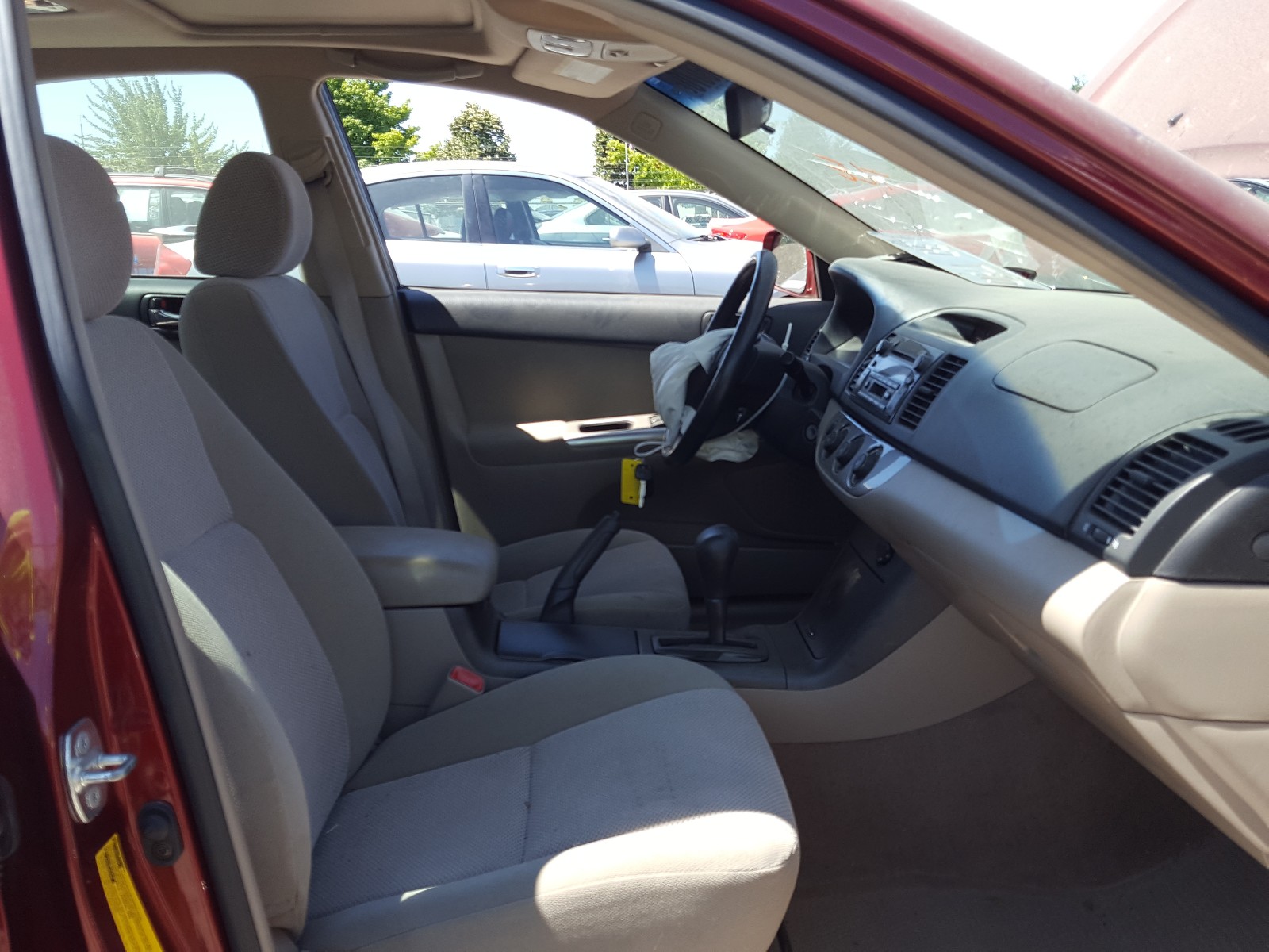 Photo 5 from auction – 2005 TOYOTA CAMRY with VIN 4T1BE30K05U010424