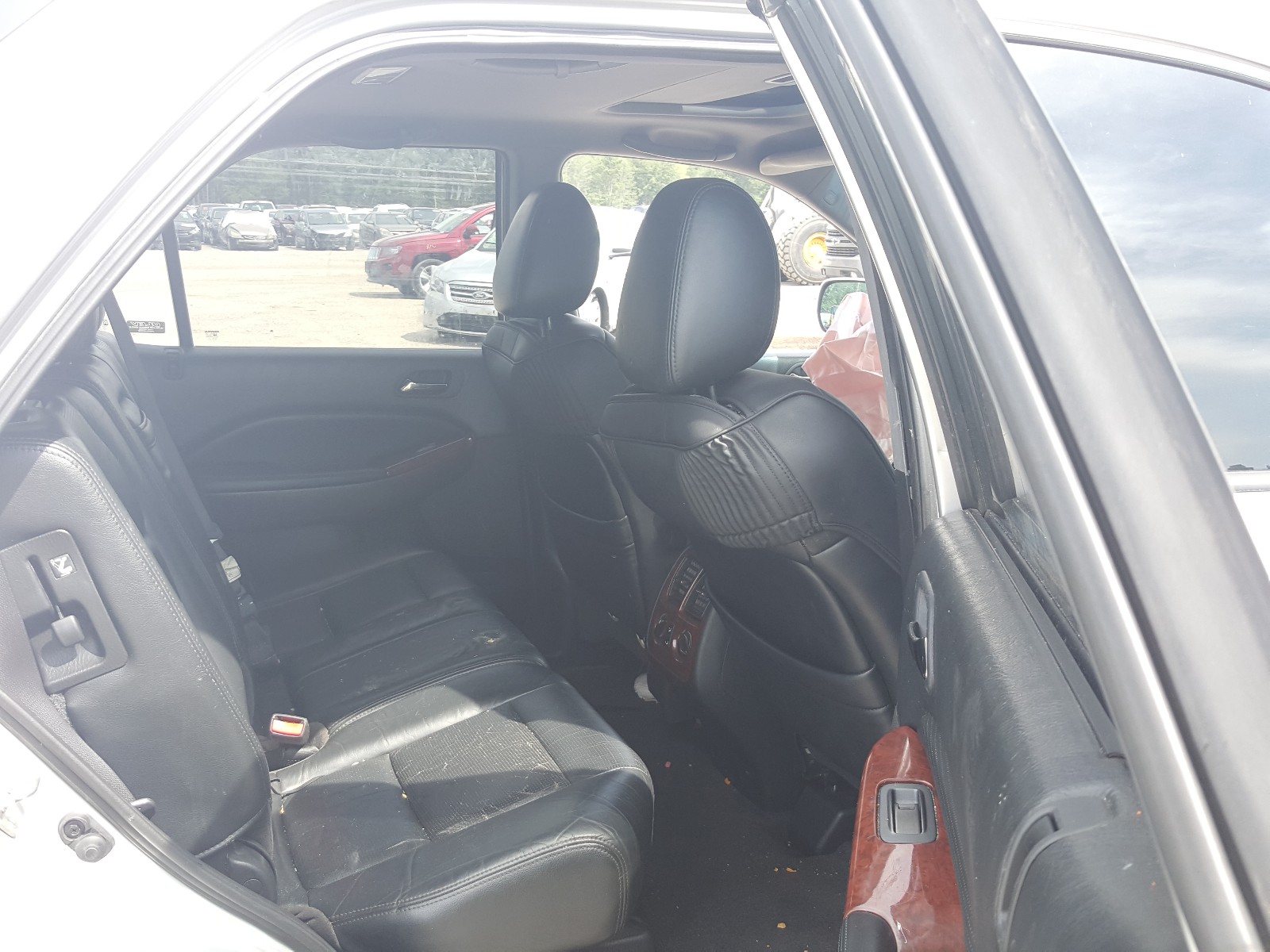Photo 6 from auction – 2005 ACURA MDX with VIN 2HNYD18235H502744