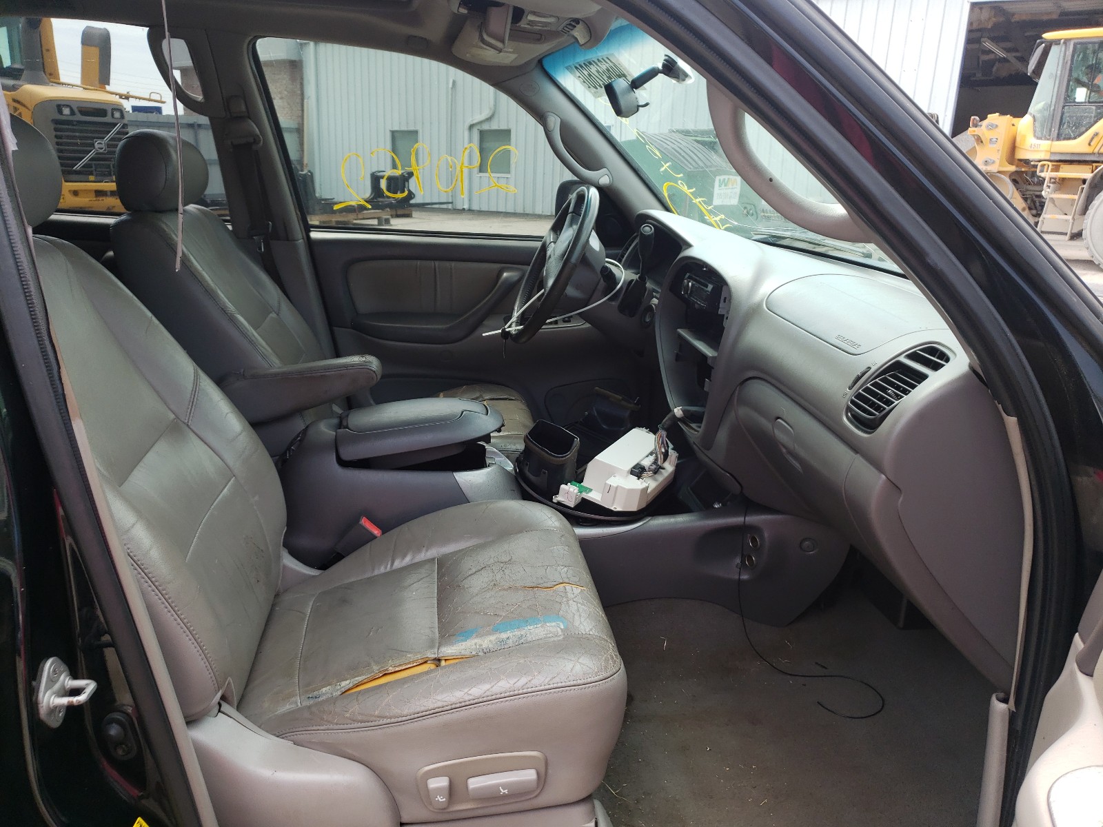 Photo 5 from auction – 2002 TOYOTA SEQUOIA LI with VIN 5TDZT38A42S115231