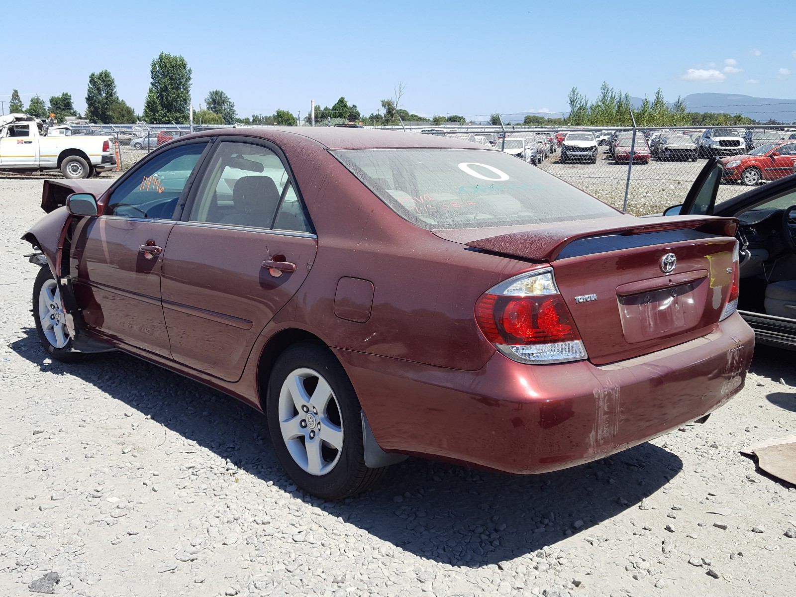 Photo 3 from auction – 2005 TOYOTA CAMRY with VIN 4T1BE30K05U010424