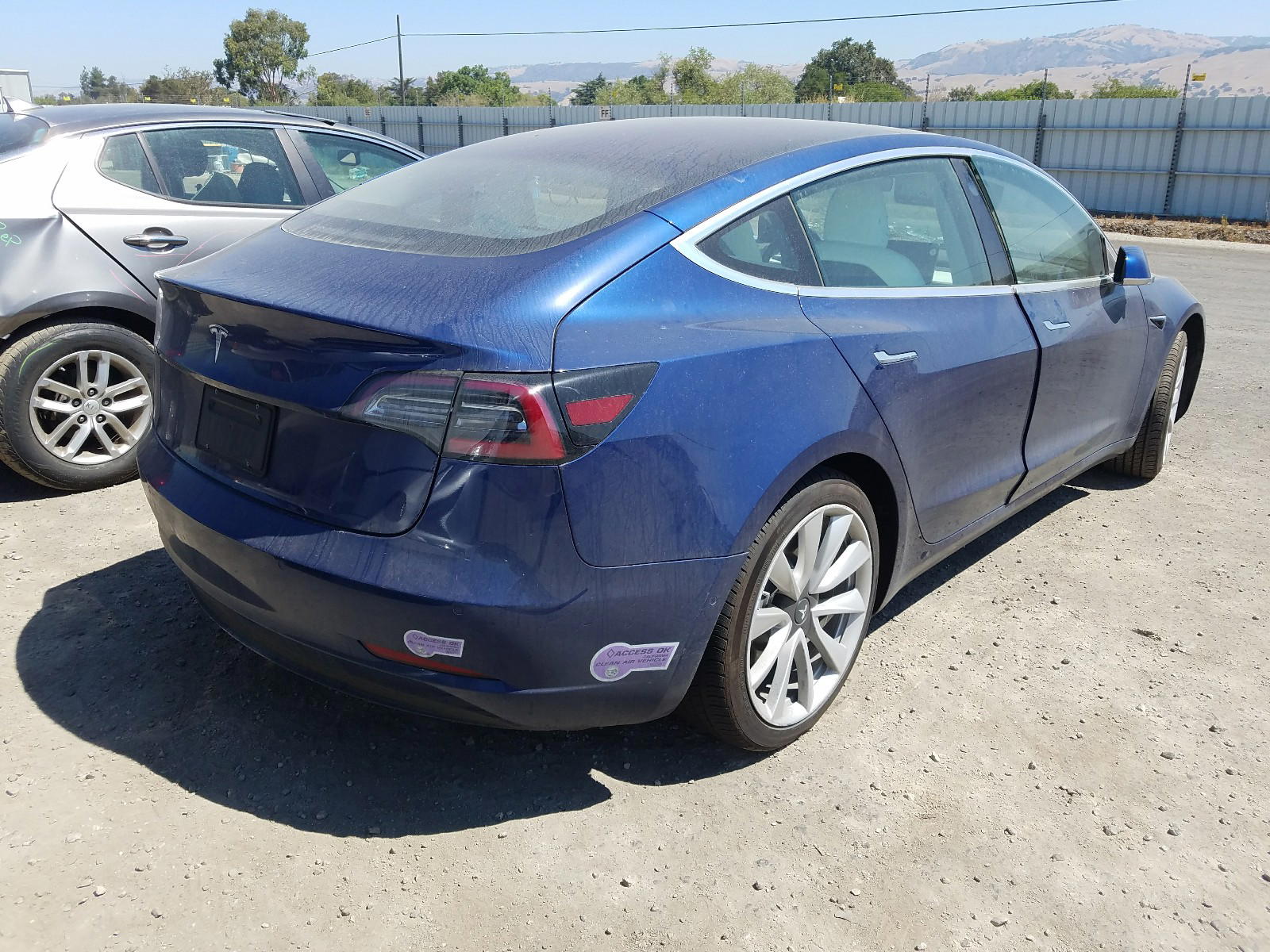 Photo 4 from auction – 2019 TESLA MODEL 3 with VIN 5YJ3E1EA2KF332838