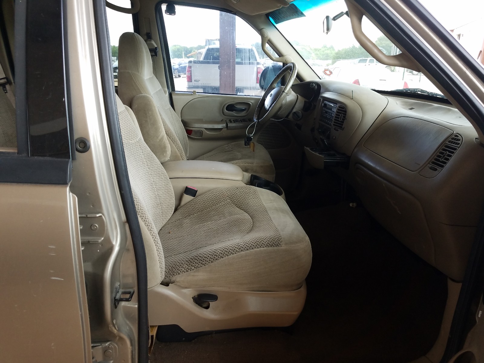 Photo 5 from auction – 2001 FORD F150 SUPER with VIN 1FTRW08L51KE65478